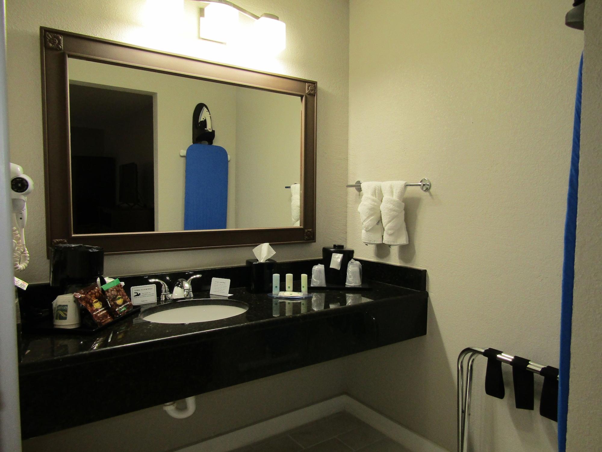 Quality Inn & Suites Kissimmee By The Lake Hotel