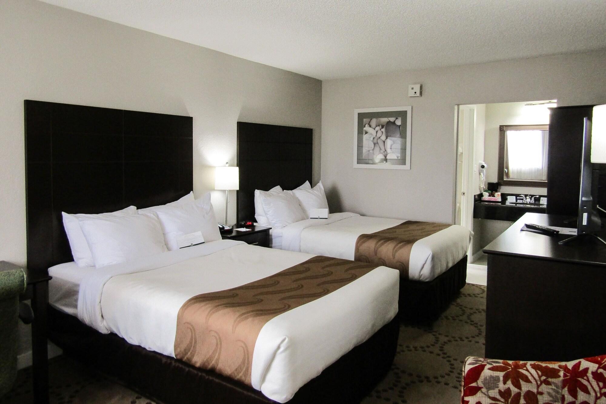 Quality Inn & Suites Kissimmee By The Lake 3*