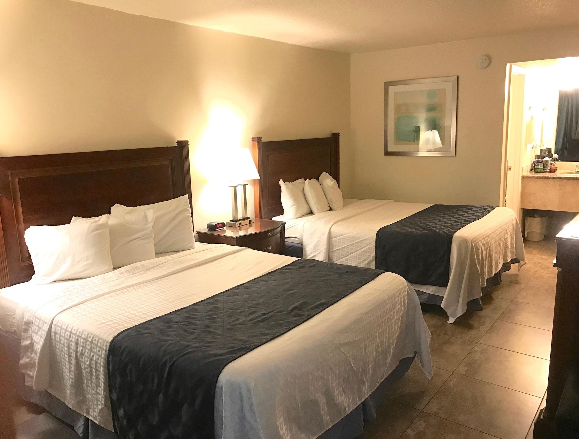 Hotel At - Pierce 3*