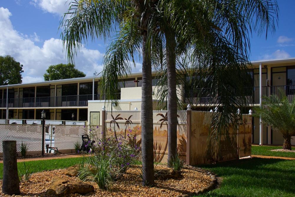 At - Pierce Hotel Fort Pierce