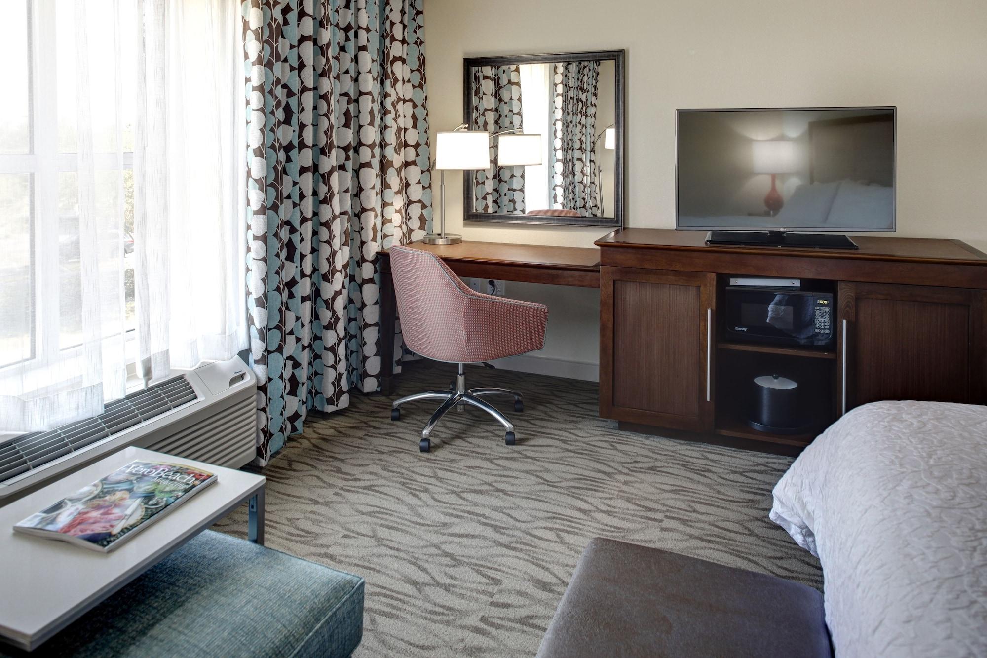 Hampton And By Hilton Vero Beach-downtown 3*