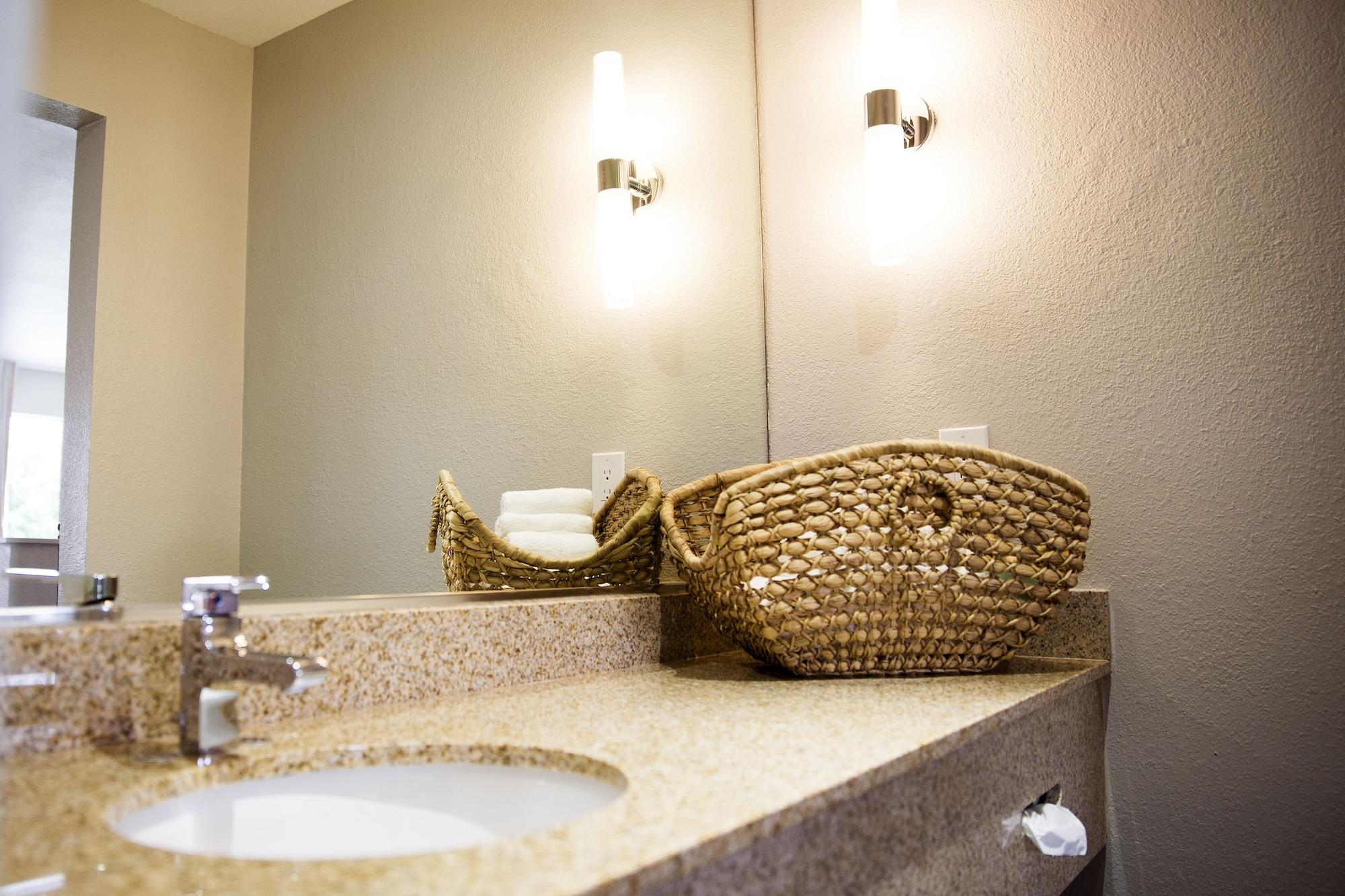 Quality & By The Parks Hotel 3*