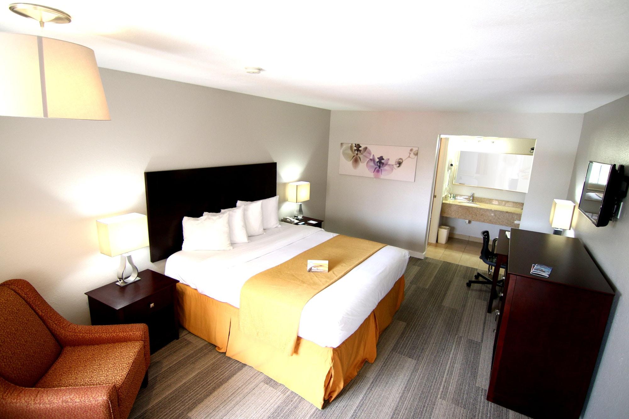 Hotel Quality & By The Parks 3*
