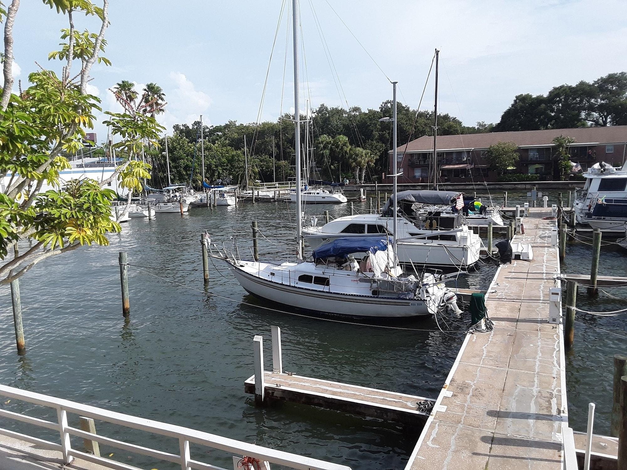 Hotel Magnuson Marina Cove St. Petersburg