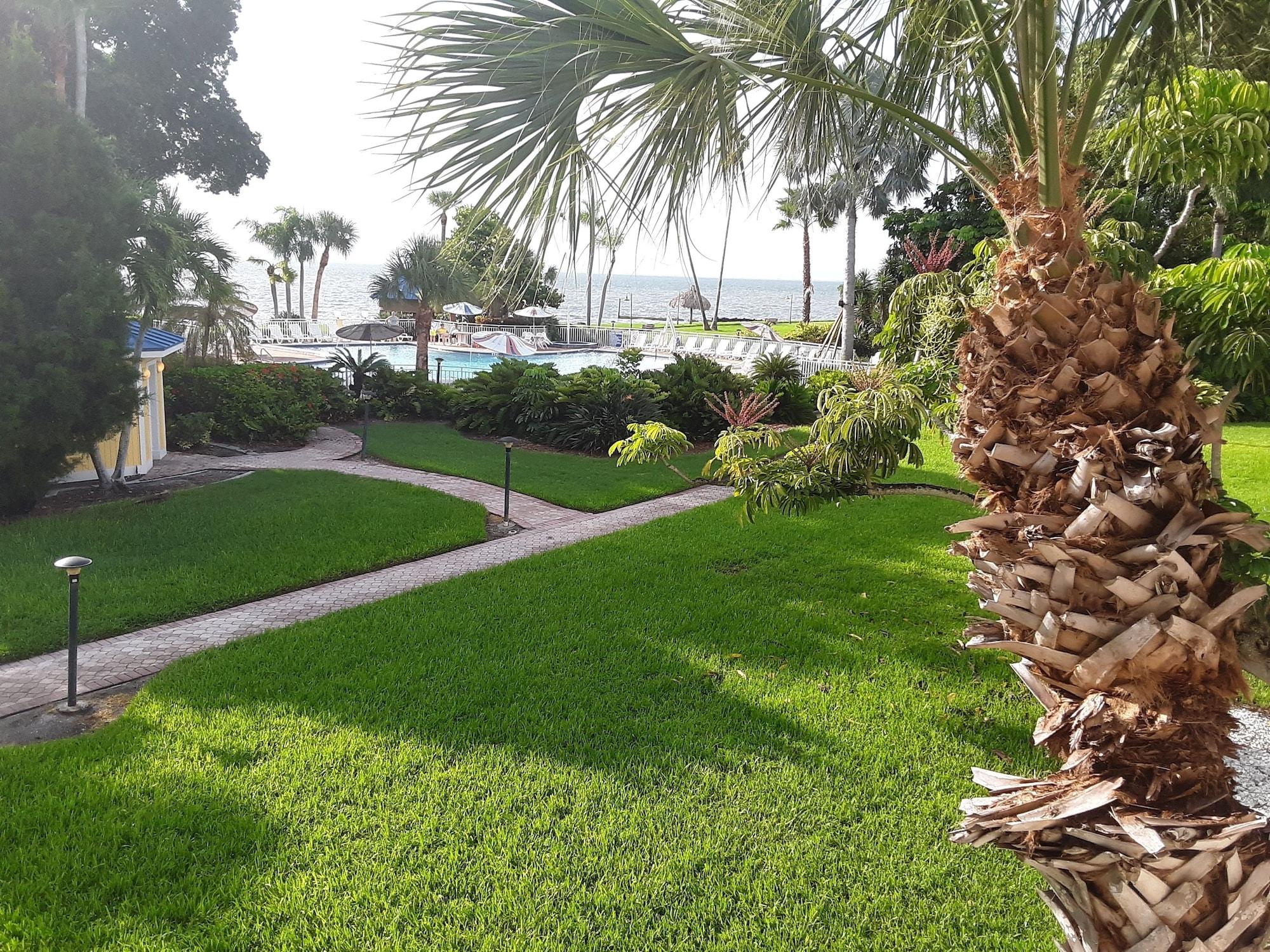 Hotel Magnuson Marina Cove