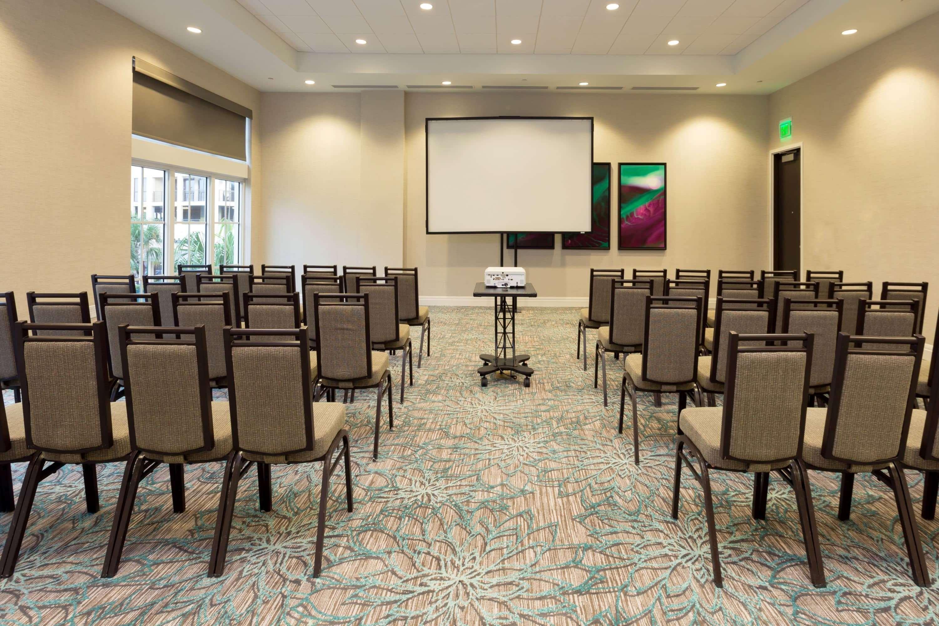 Wyndham Grand At Harbourside Place Hotel
