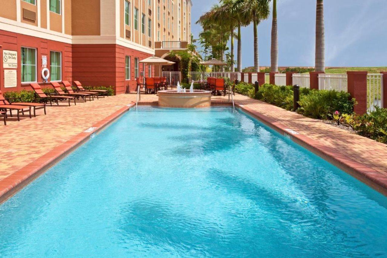 Hampton & Lauderdale - Hotel