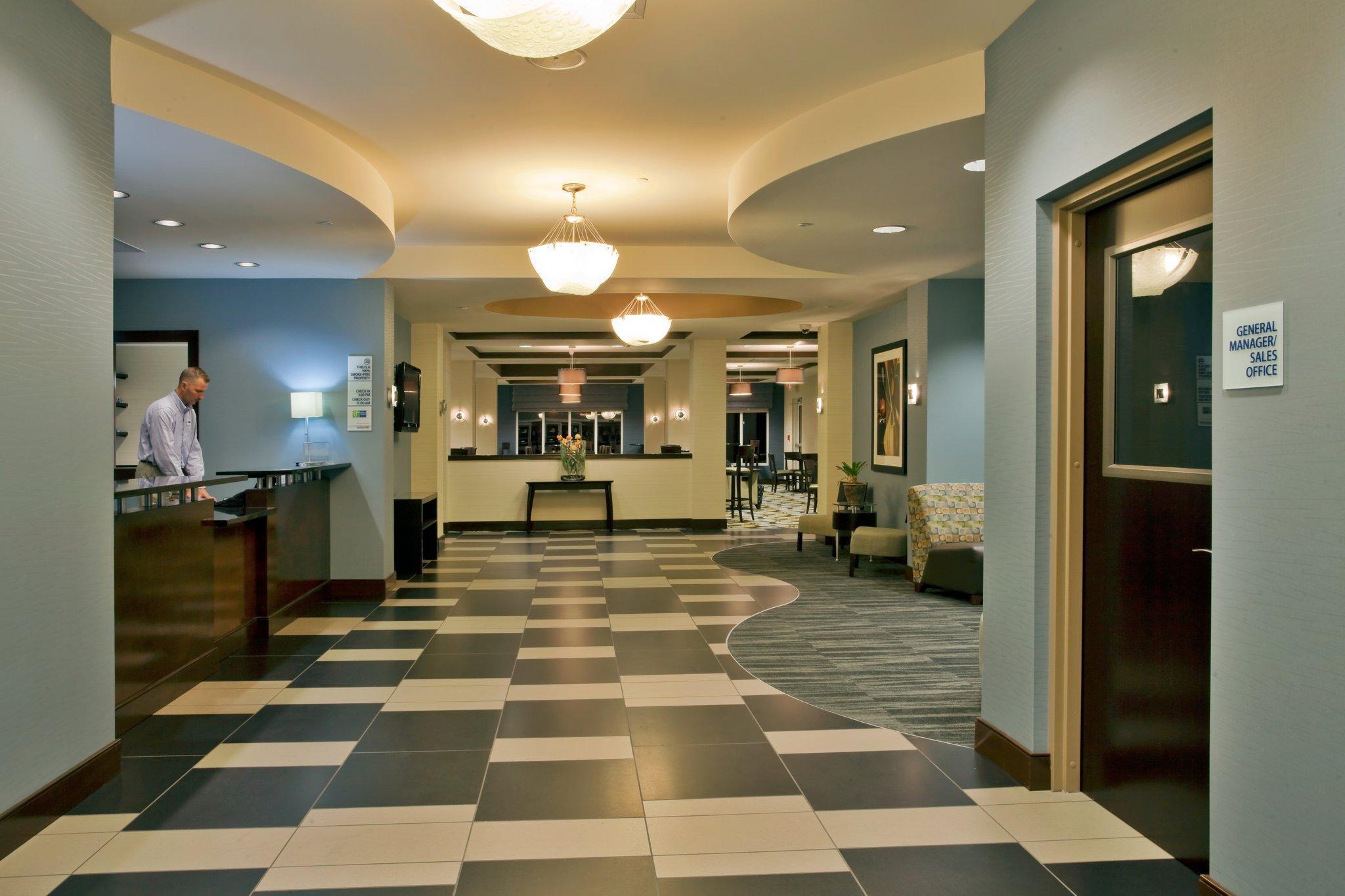 Express & Largo-clearwater By Ihg
