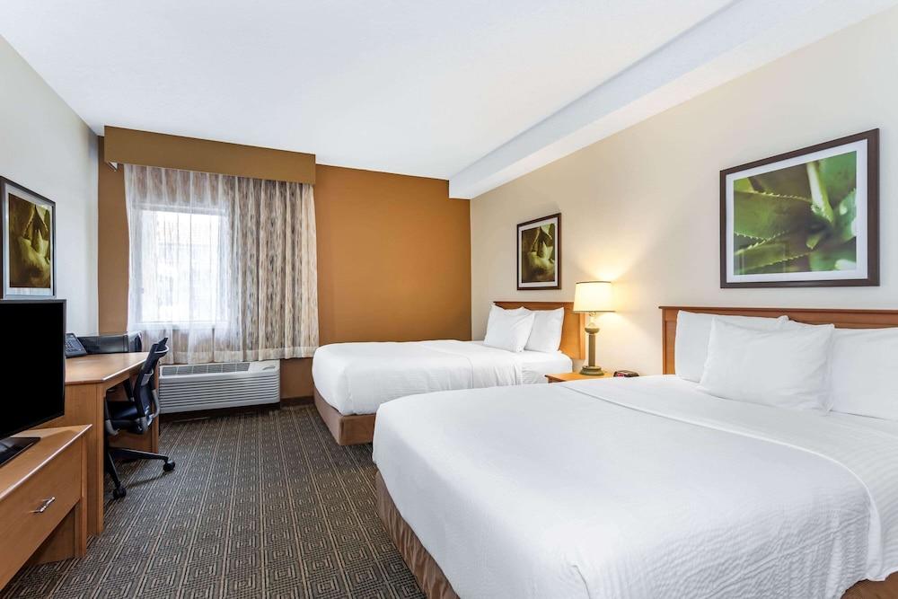 Hotel La Quinta By Wyndham Orlando South