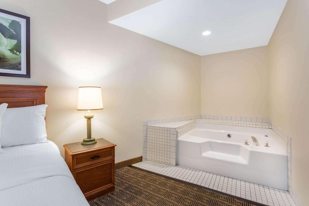 La Quinta By Wyndham Orlando South Hotel