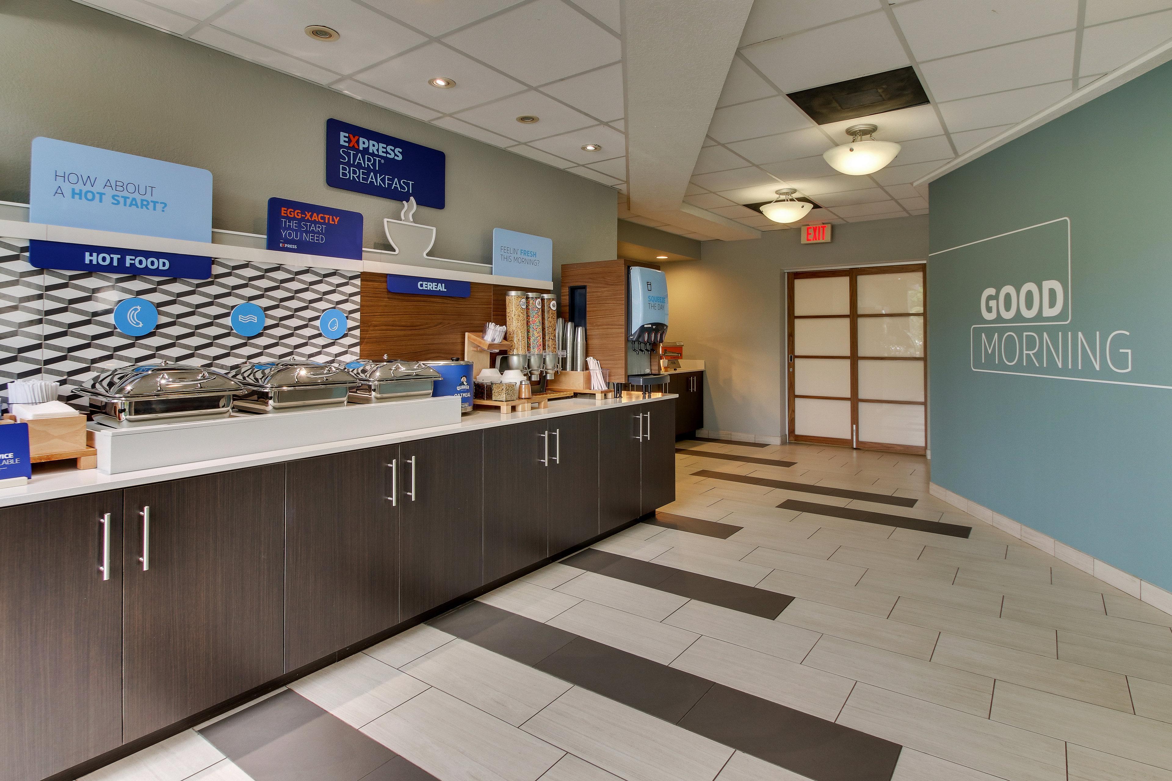 Express West Palm Metrocentre By Ihg Inn 3*