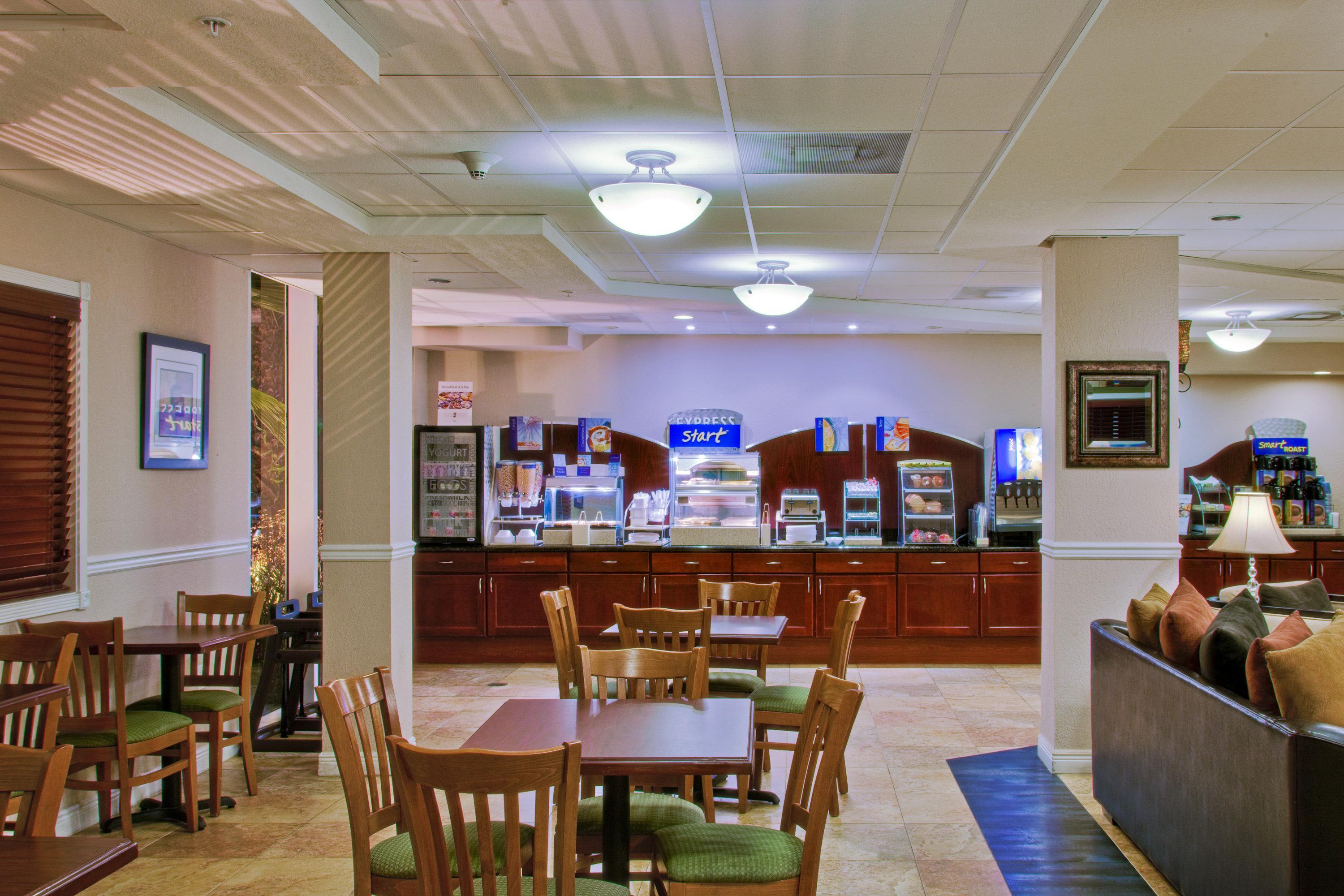 Express West Palm Metrocentre By Ihg Inn