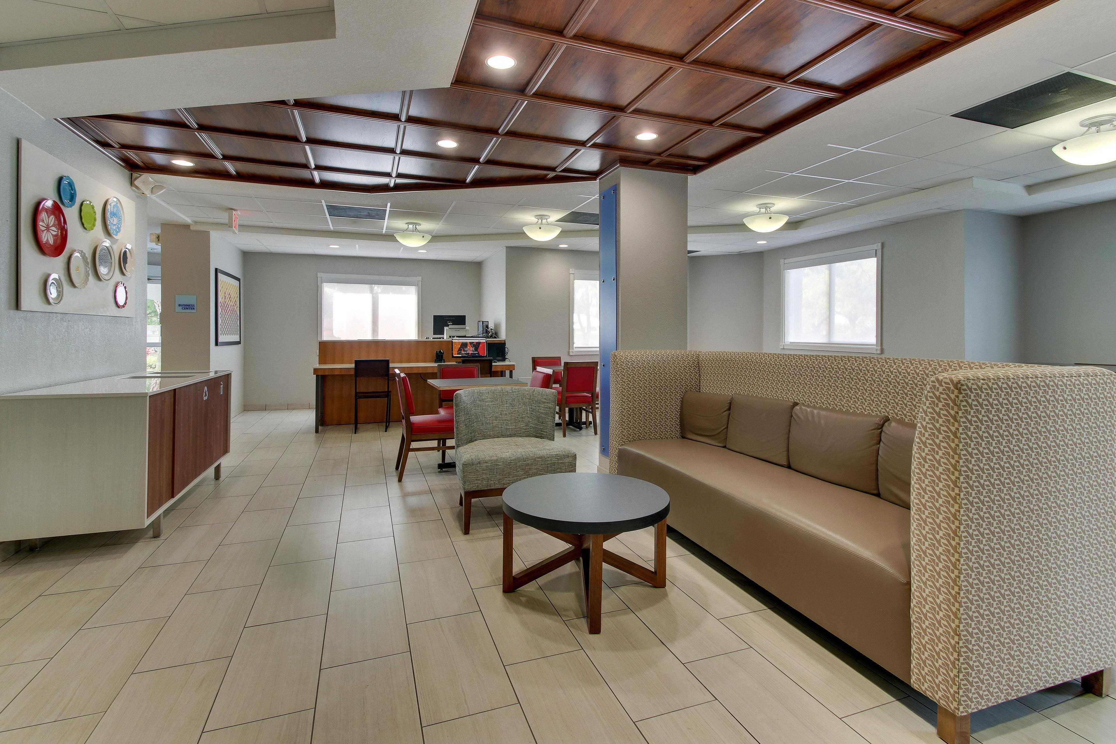 Express West Palm Metrocentre By Ihg Inn