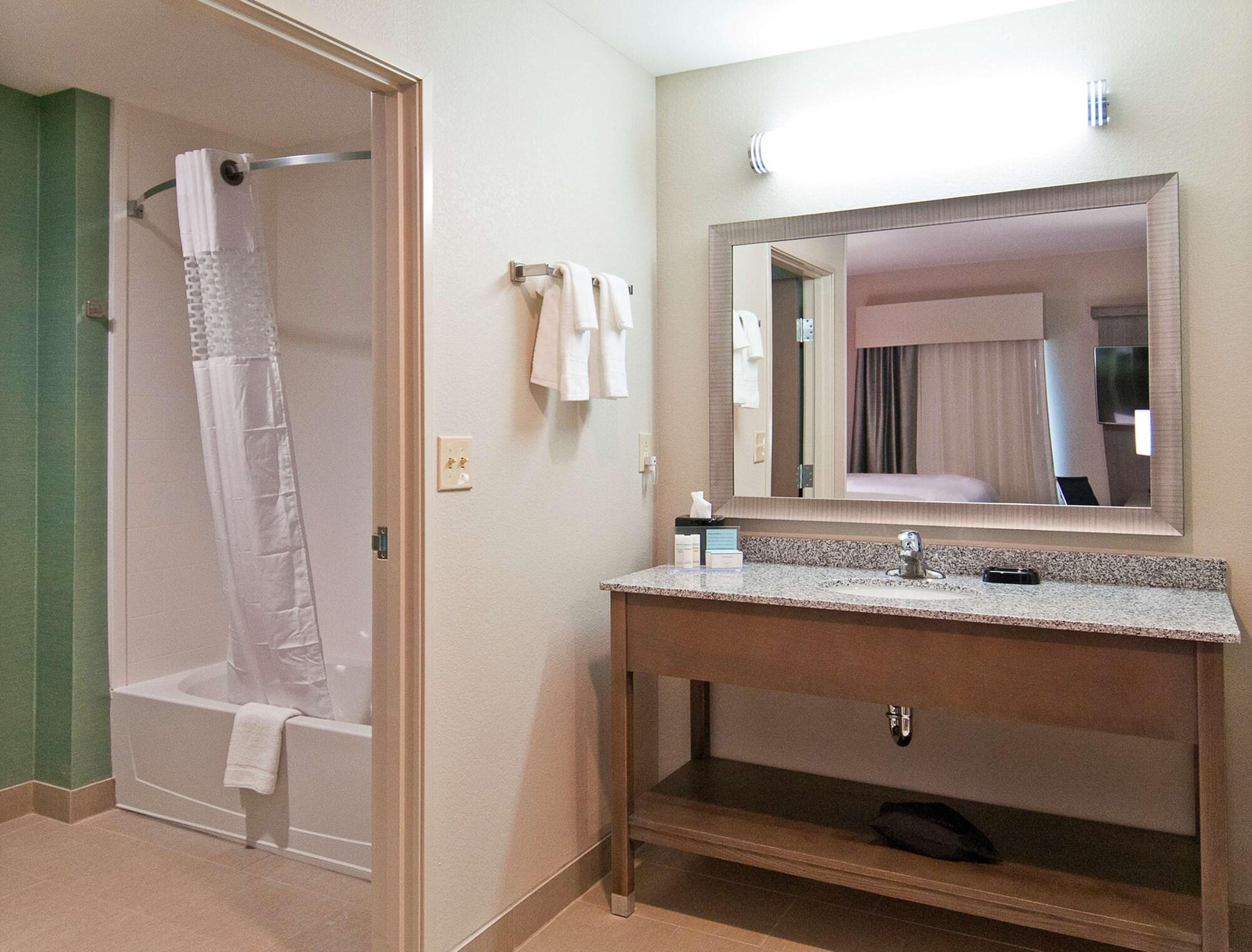 Hampton & Pensacola/i-10 Pine Forest Road 3* Pensacola