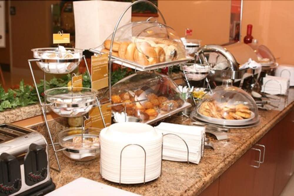 Hotel Hampton Naples-central 3*