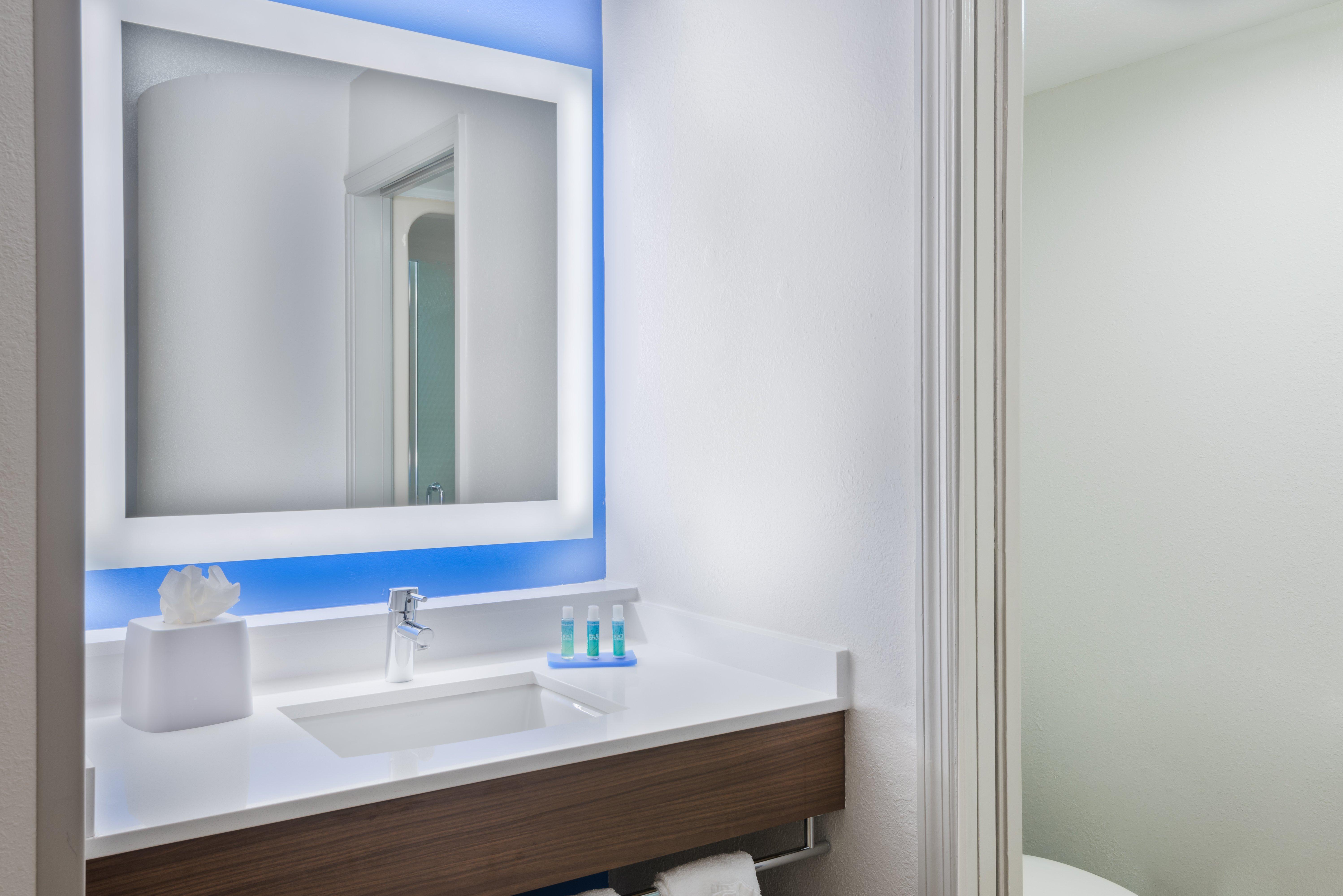 Express & - Nearest Universal By Ihg