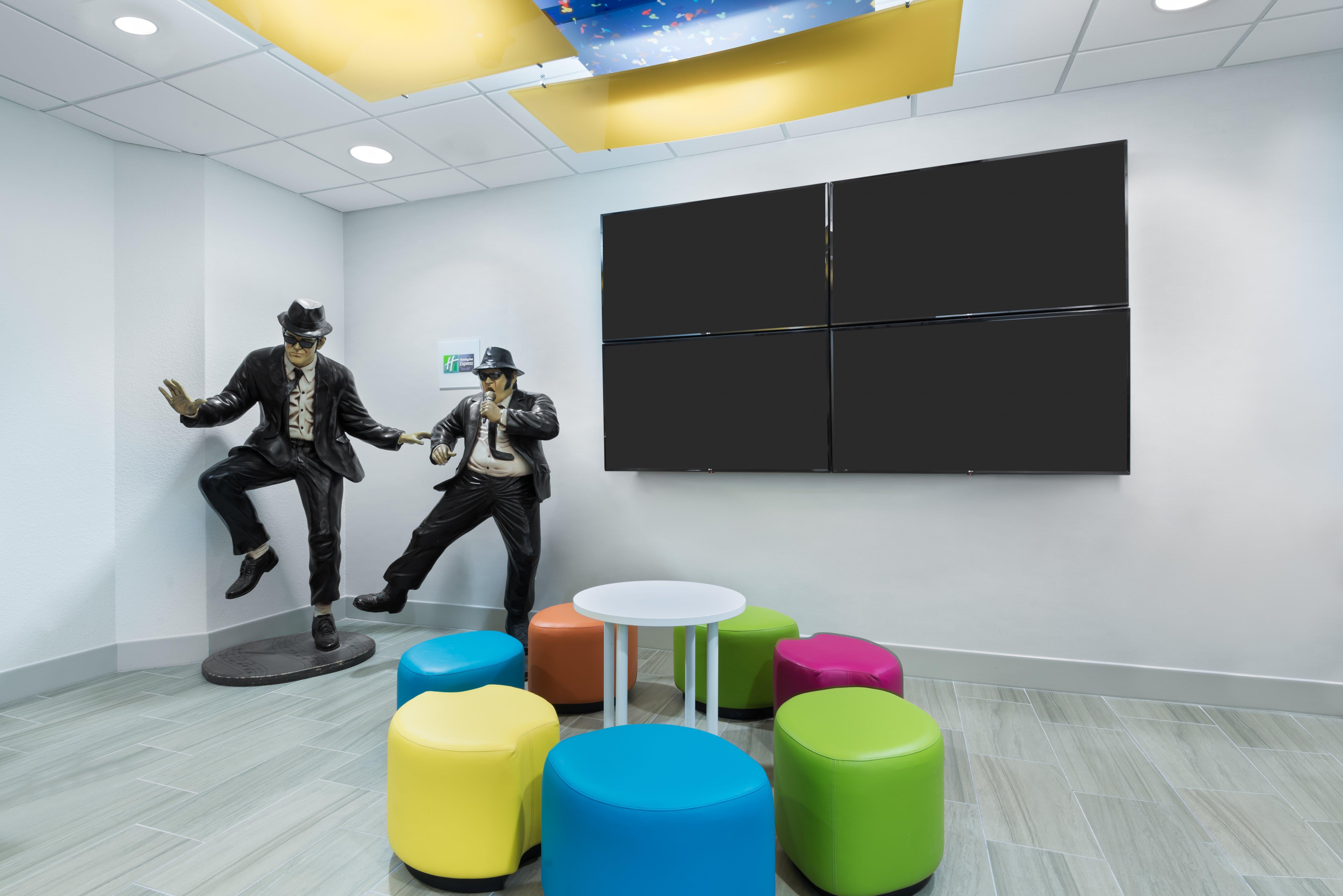 Hotel Express & - Nearest Universal By Ihg