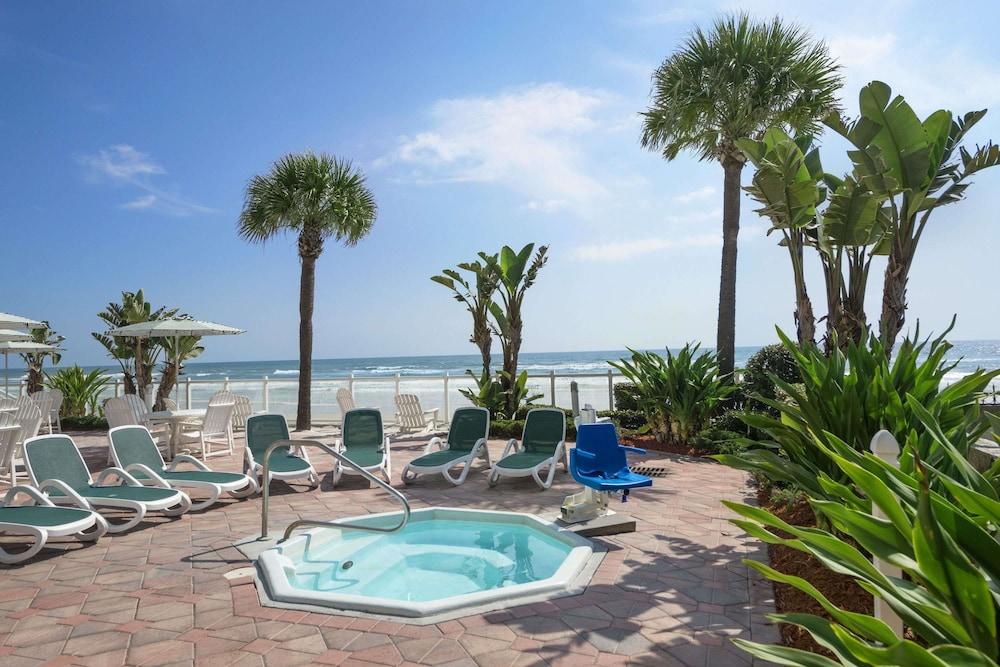 Hotel Days By Wyndham Daytona Oceanfront