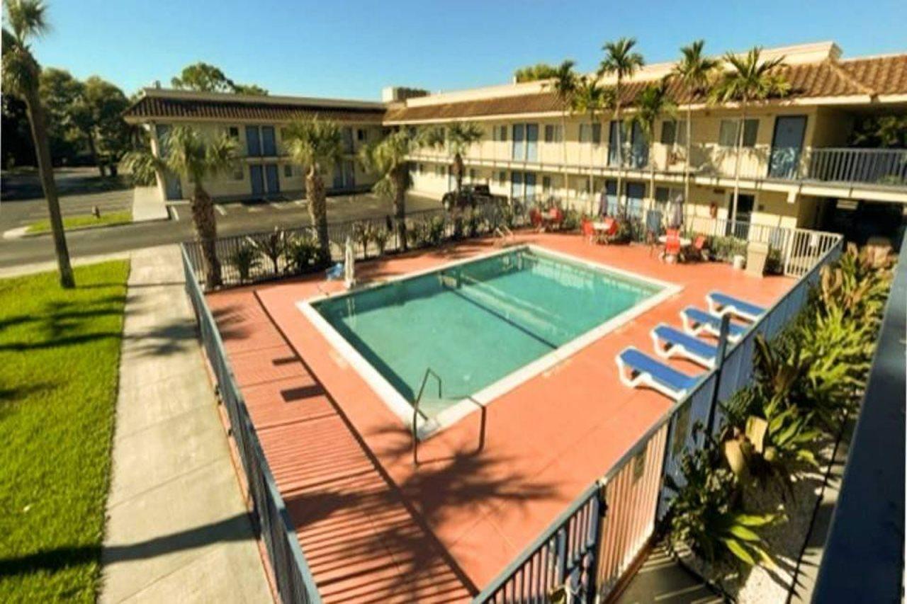 Hotel 6 Riviera Fl