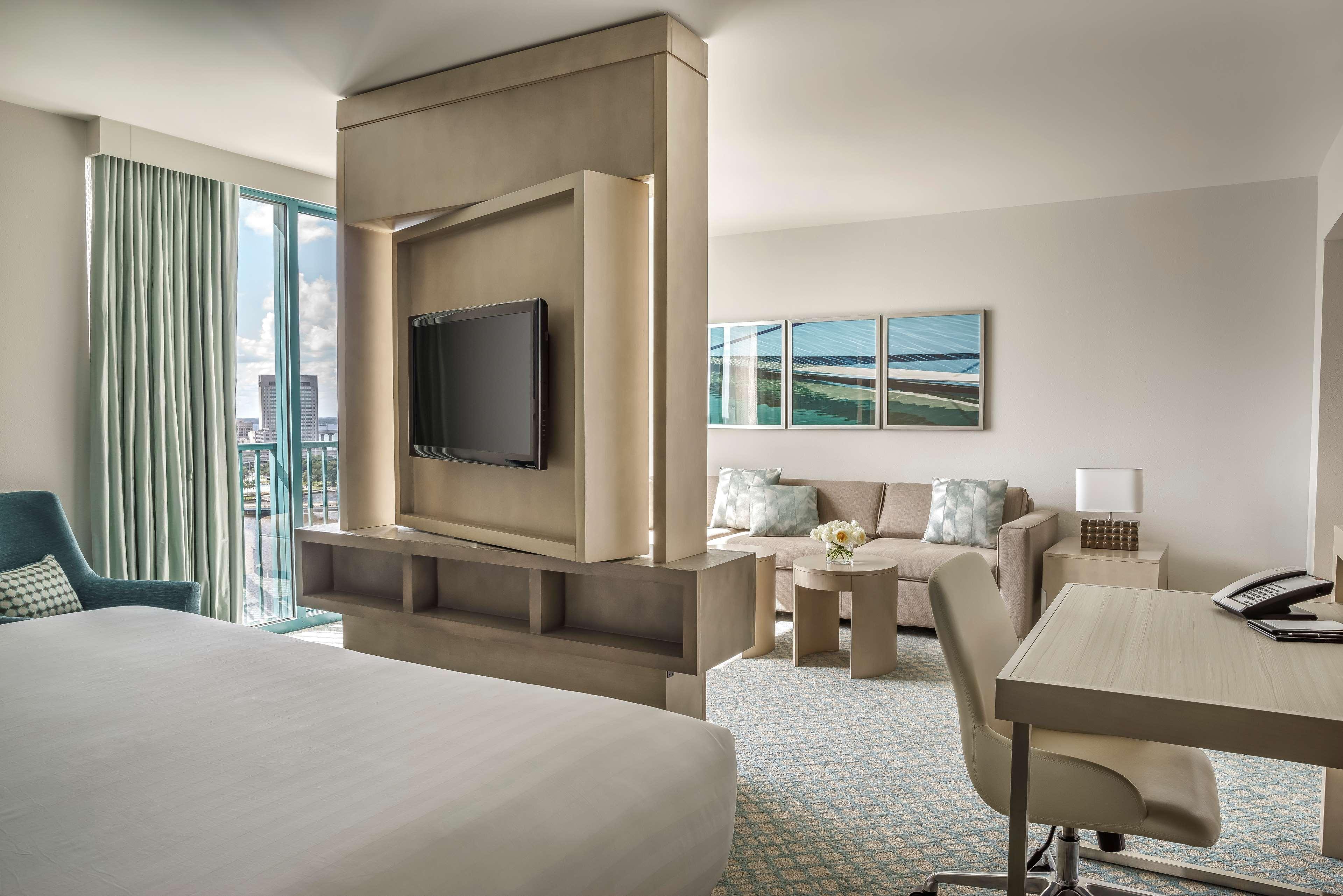 Hyatt Regency Riverfront Hotel 3*
