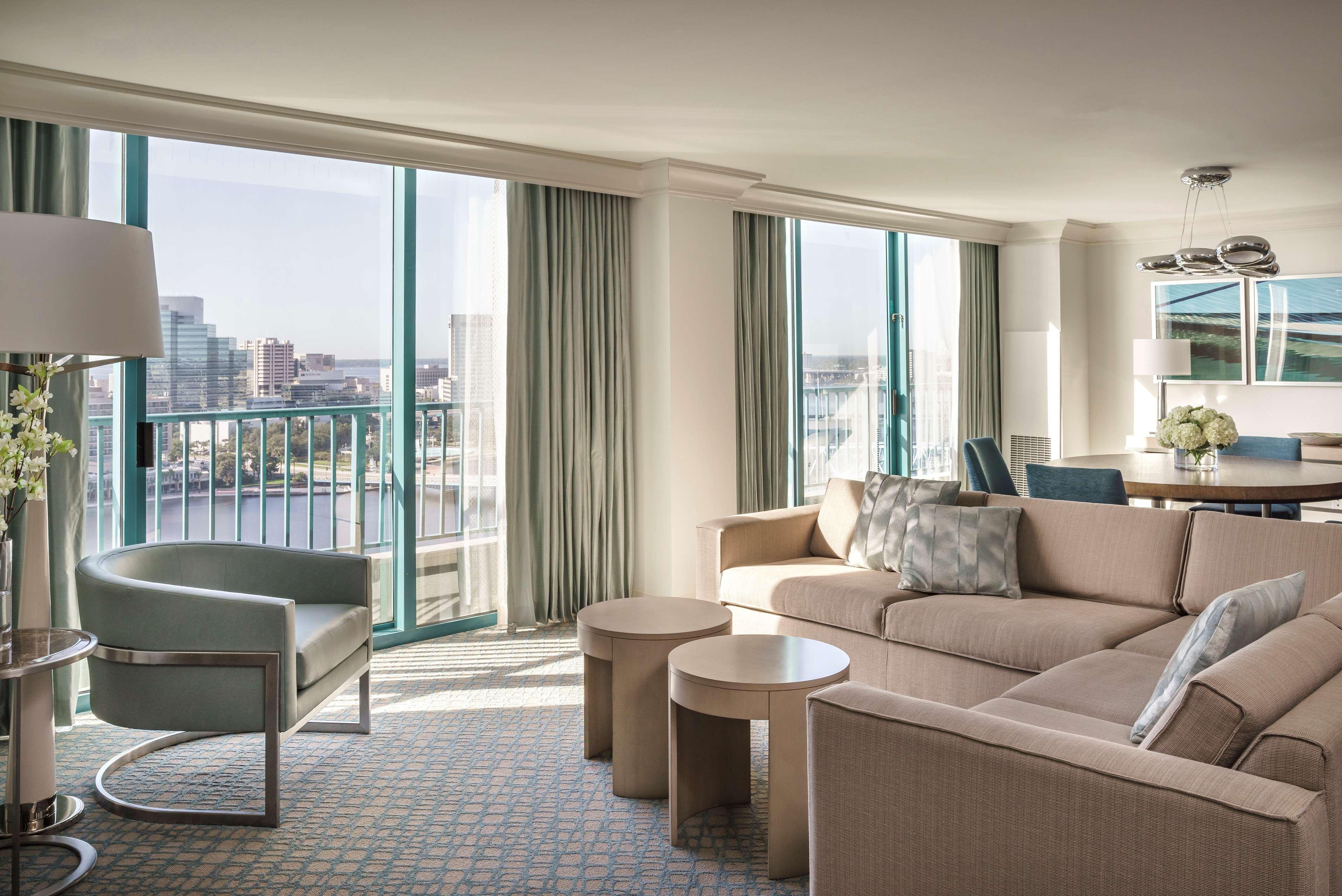 Hyatt Regency Riverfront Hotel