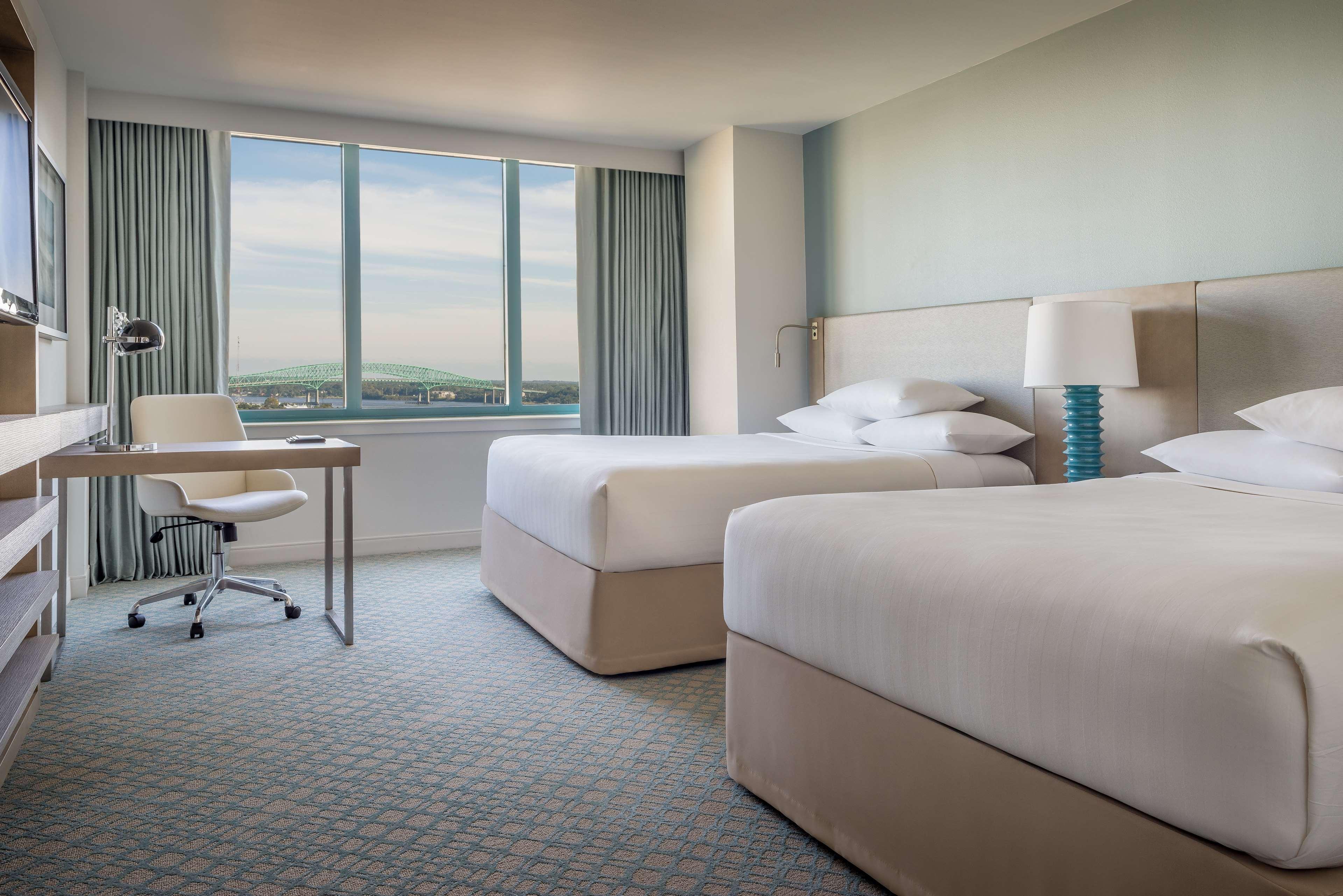 Hyatt Regency Riverfront 3*