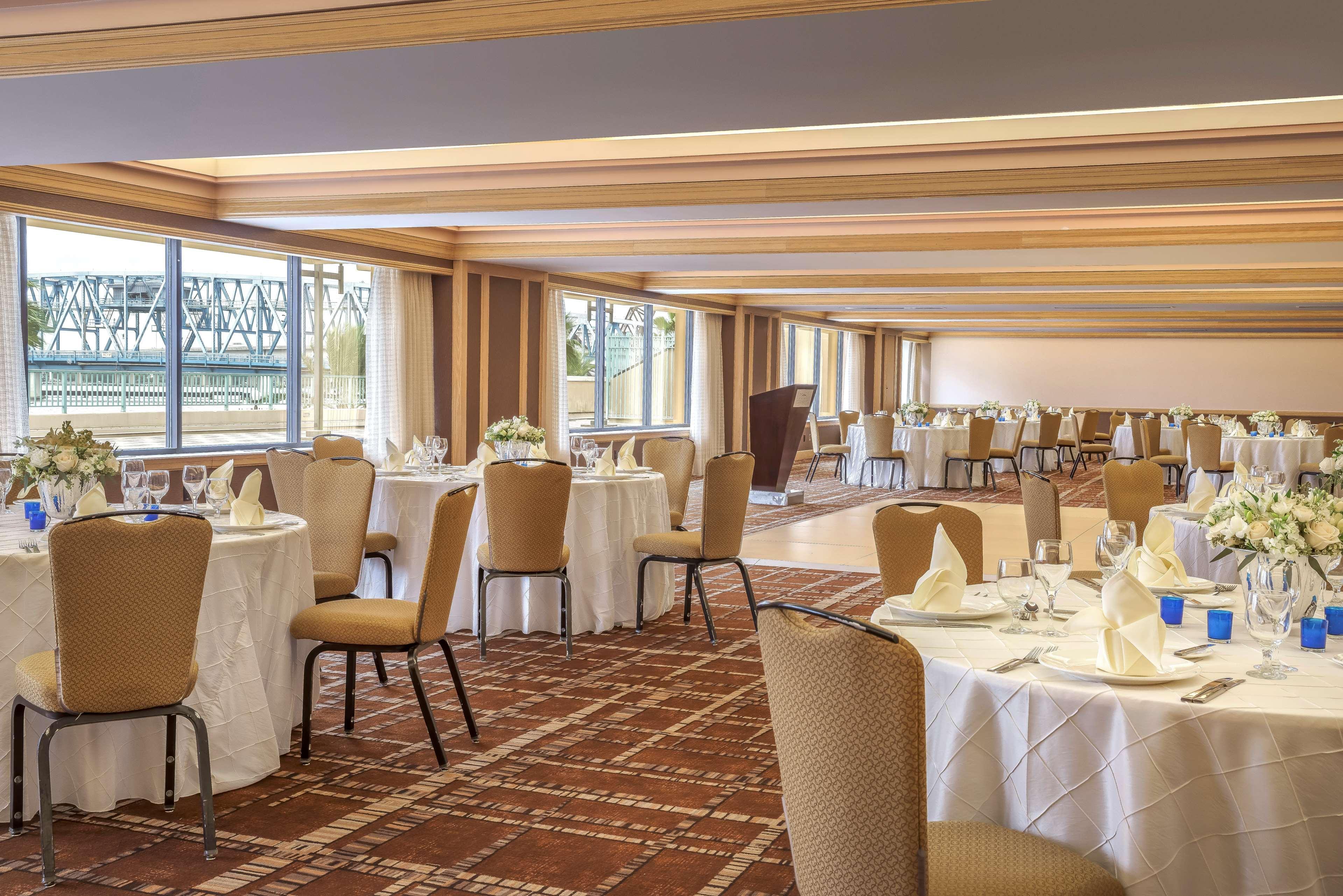 Hyatt Regency Riverfront Hotel