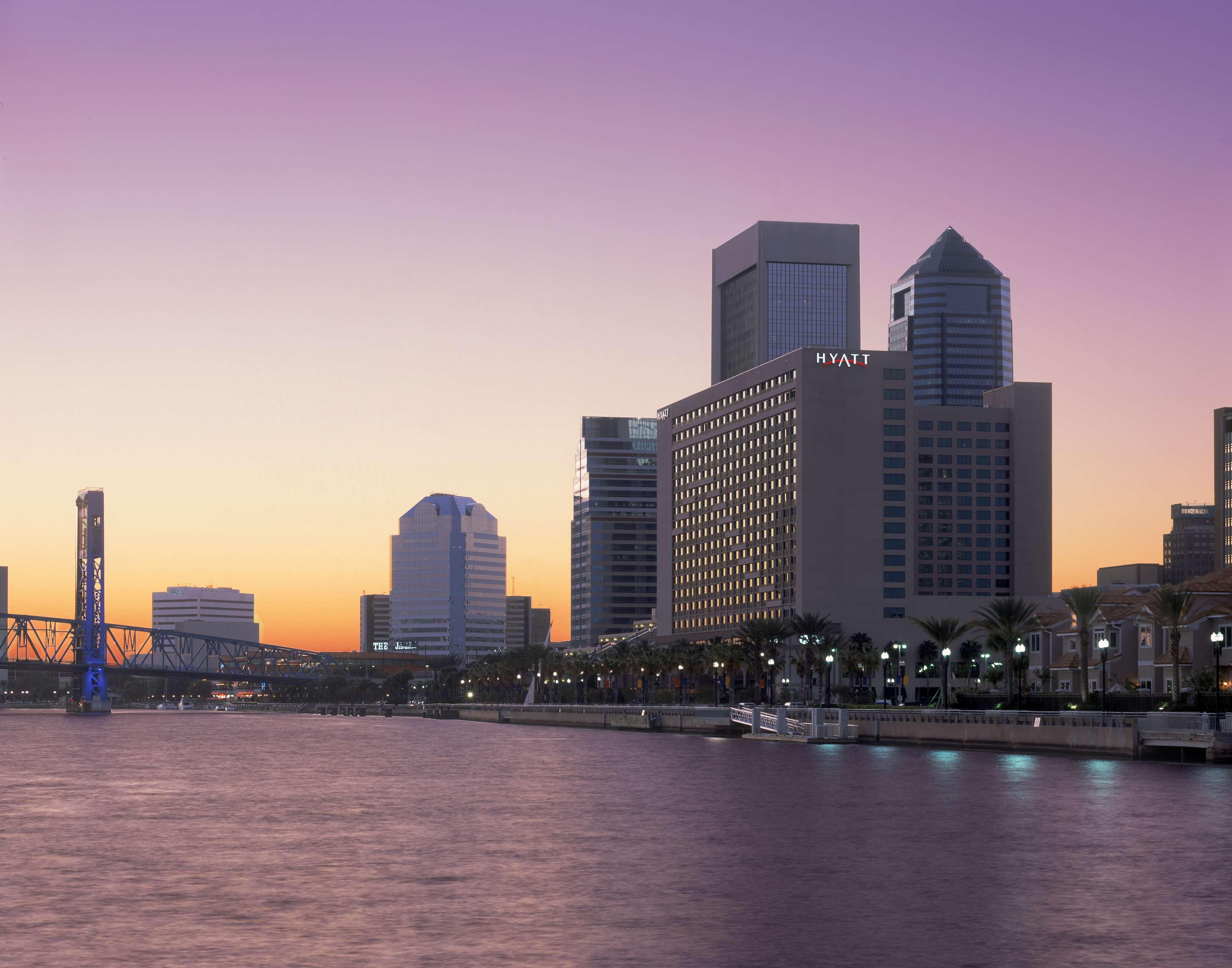 Hotel Hyatt Regency Riverfront 3*