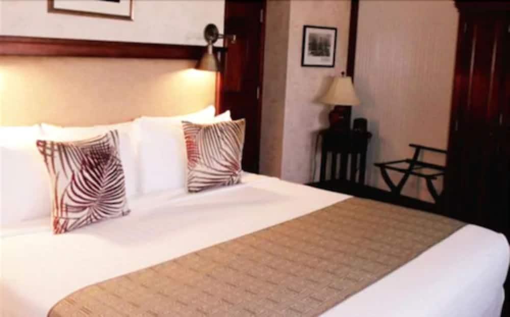 Hotel Elizabeth Pointe 3*