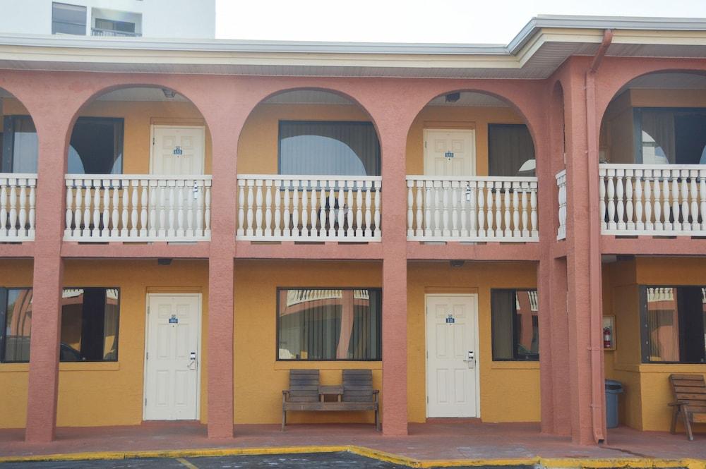 La Bella Oceanfront - Daytona Motel