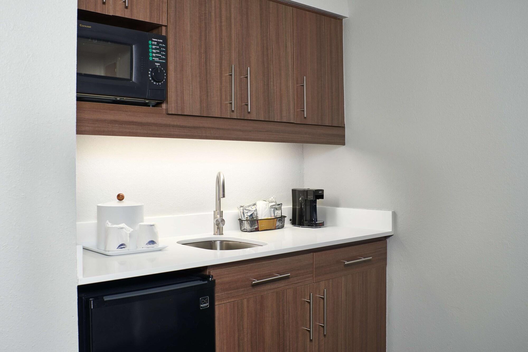 Hampton Juno Hotel 3*