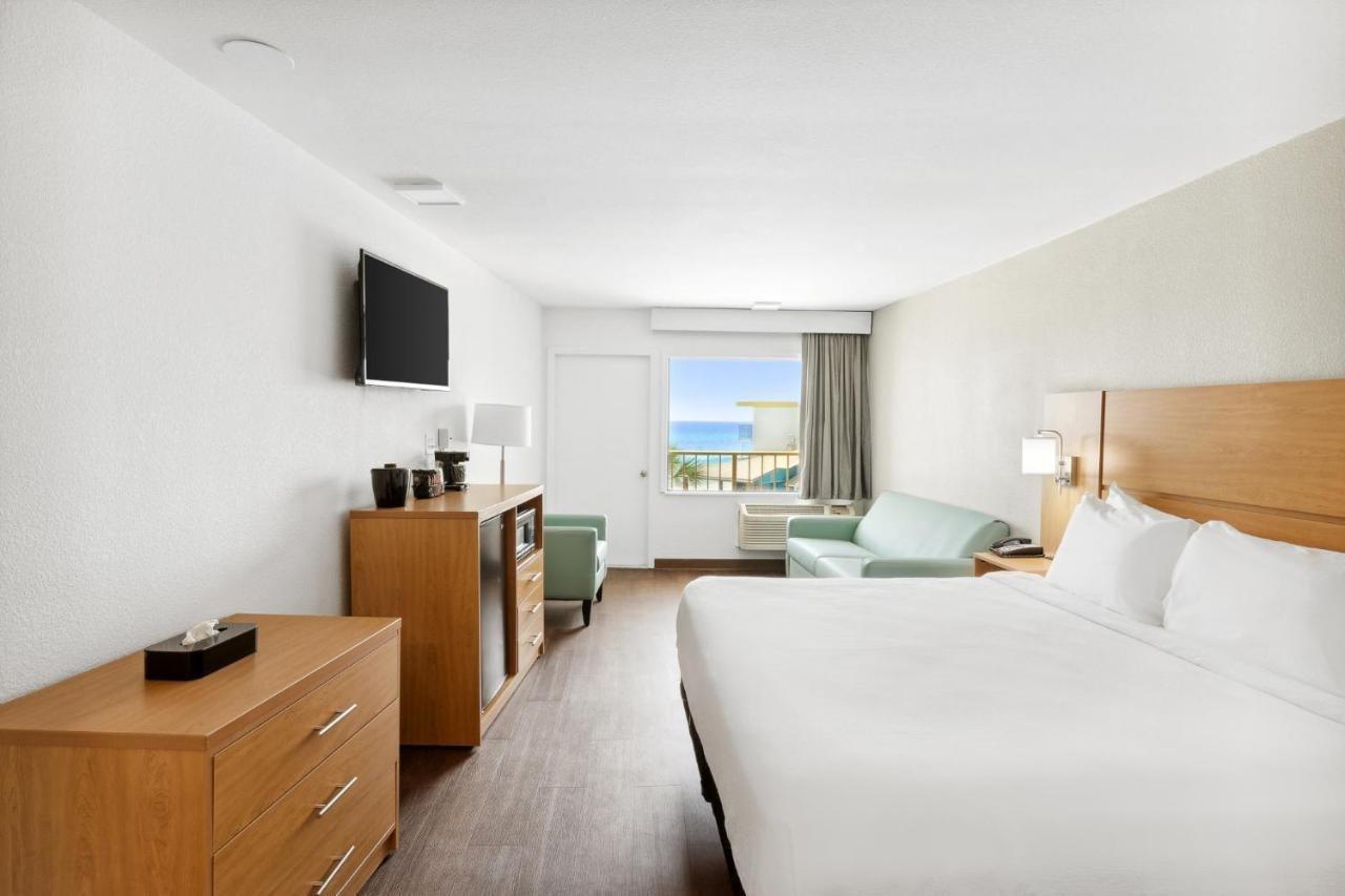 Chateau Beachfront Hotel, A By The Sea Hotel 3*
