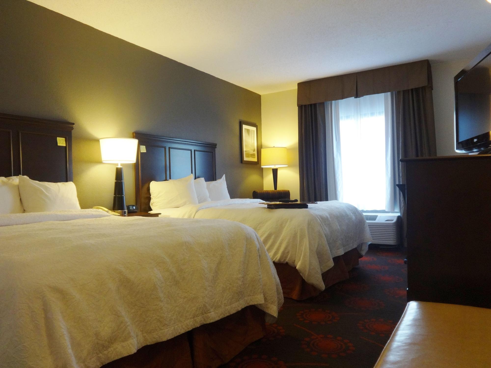Hampton & Hotel