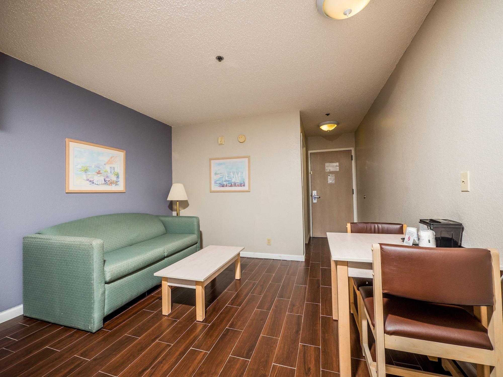 Microtel & By Wyndham I-95 Hotel Palm Coast