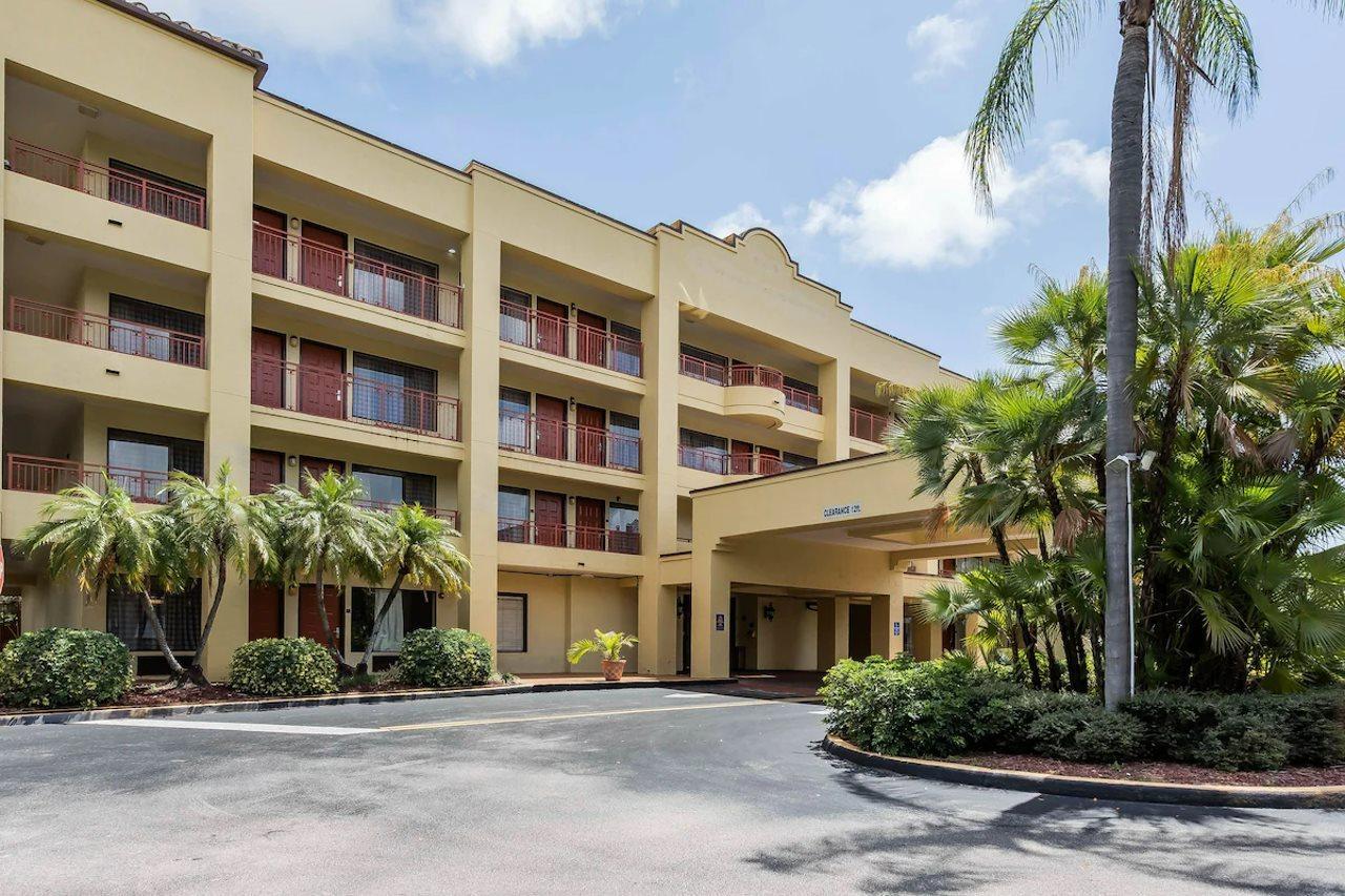 Boca Deerfield Beach; Surestay Collection By Bw 3*