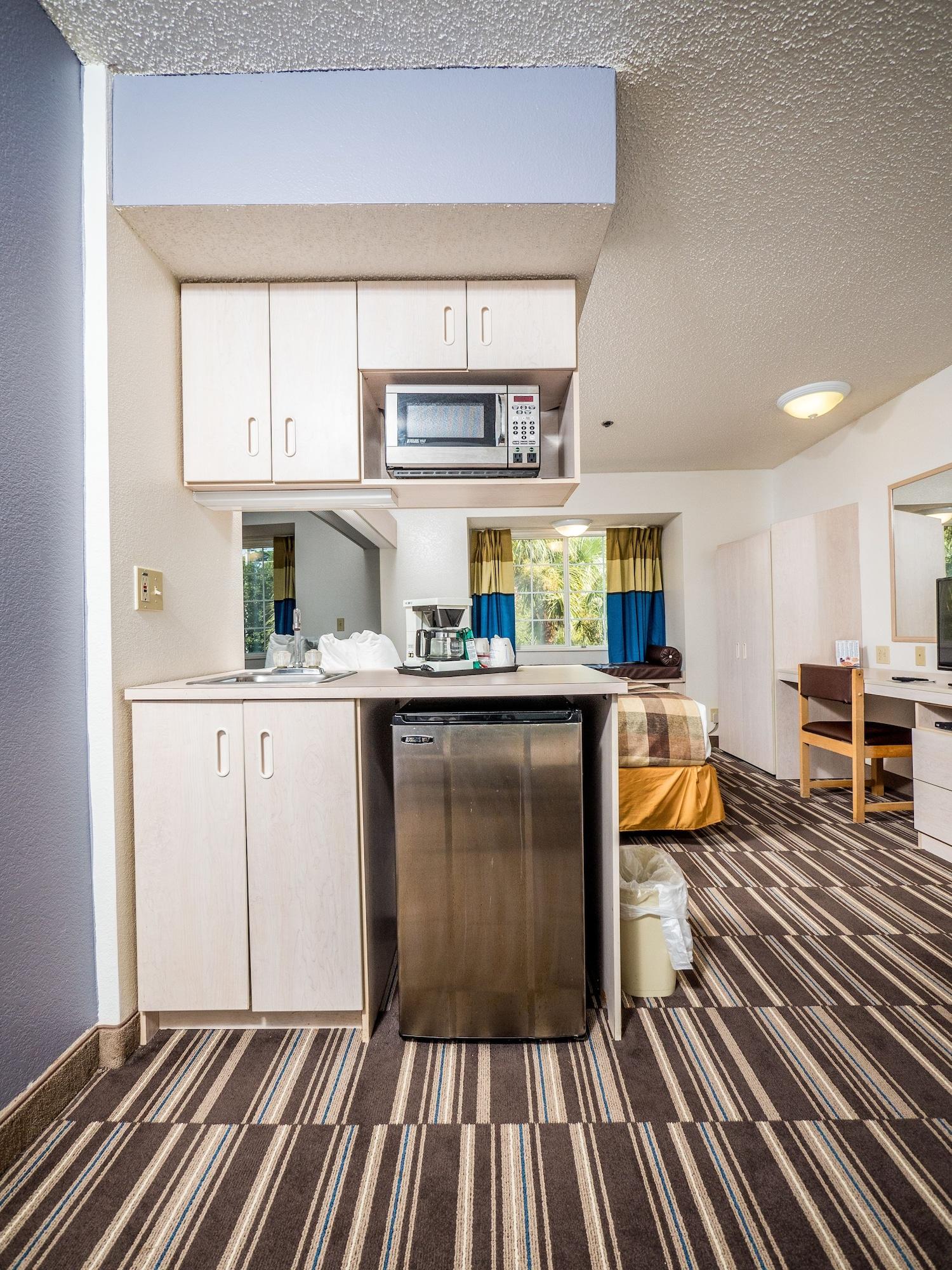 Microtel & By Wyndham I-95 Hotel Palm Coast