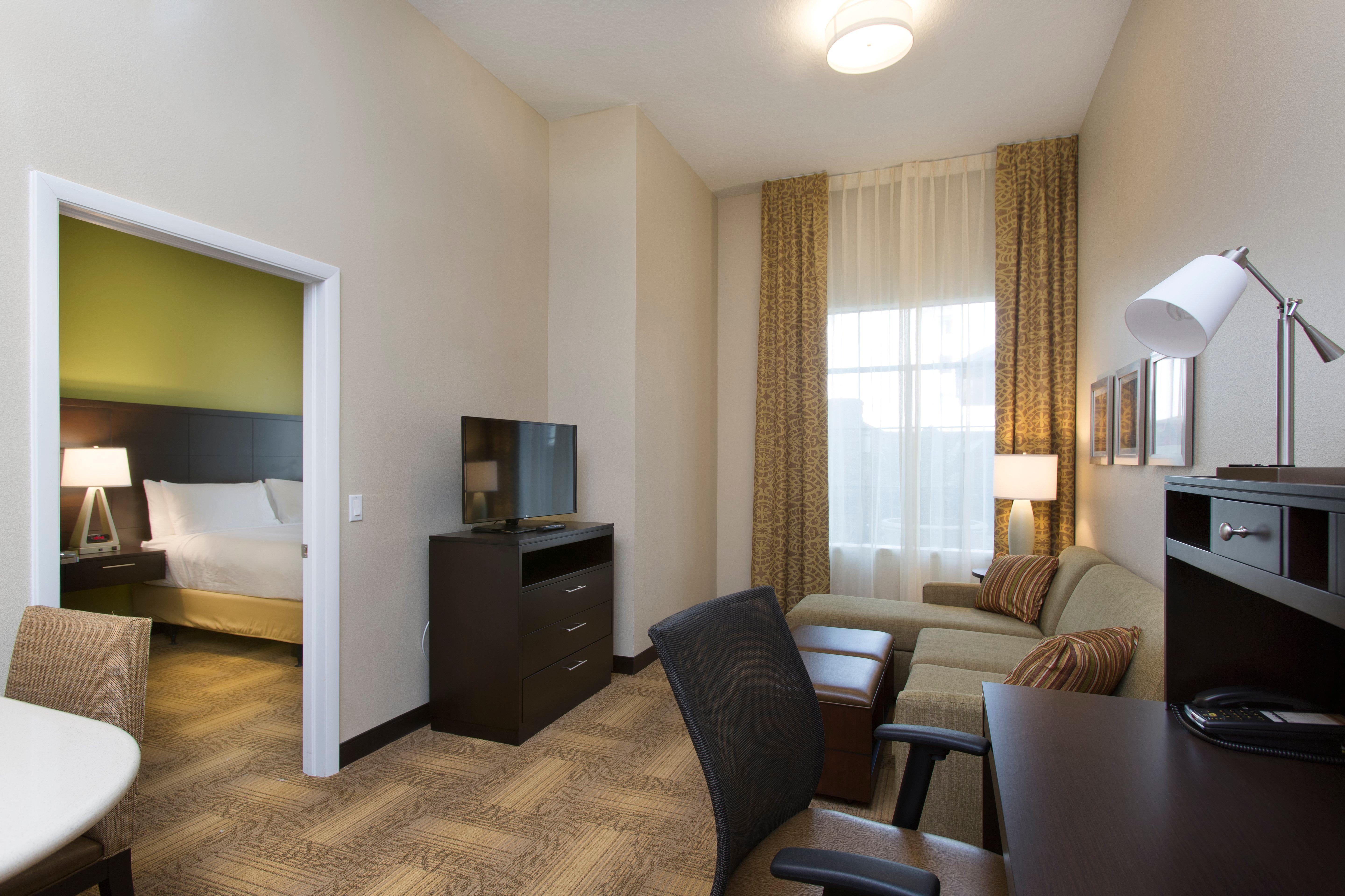 Staybridge Orlando At Seaworld By Ihg - Free Parking & Shuttle To Seaworld Parks Hotel 3*