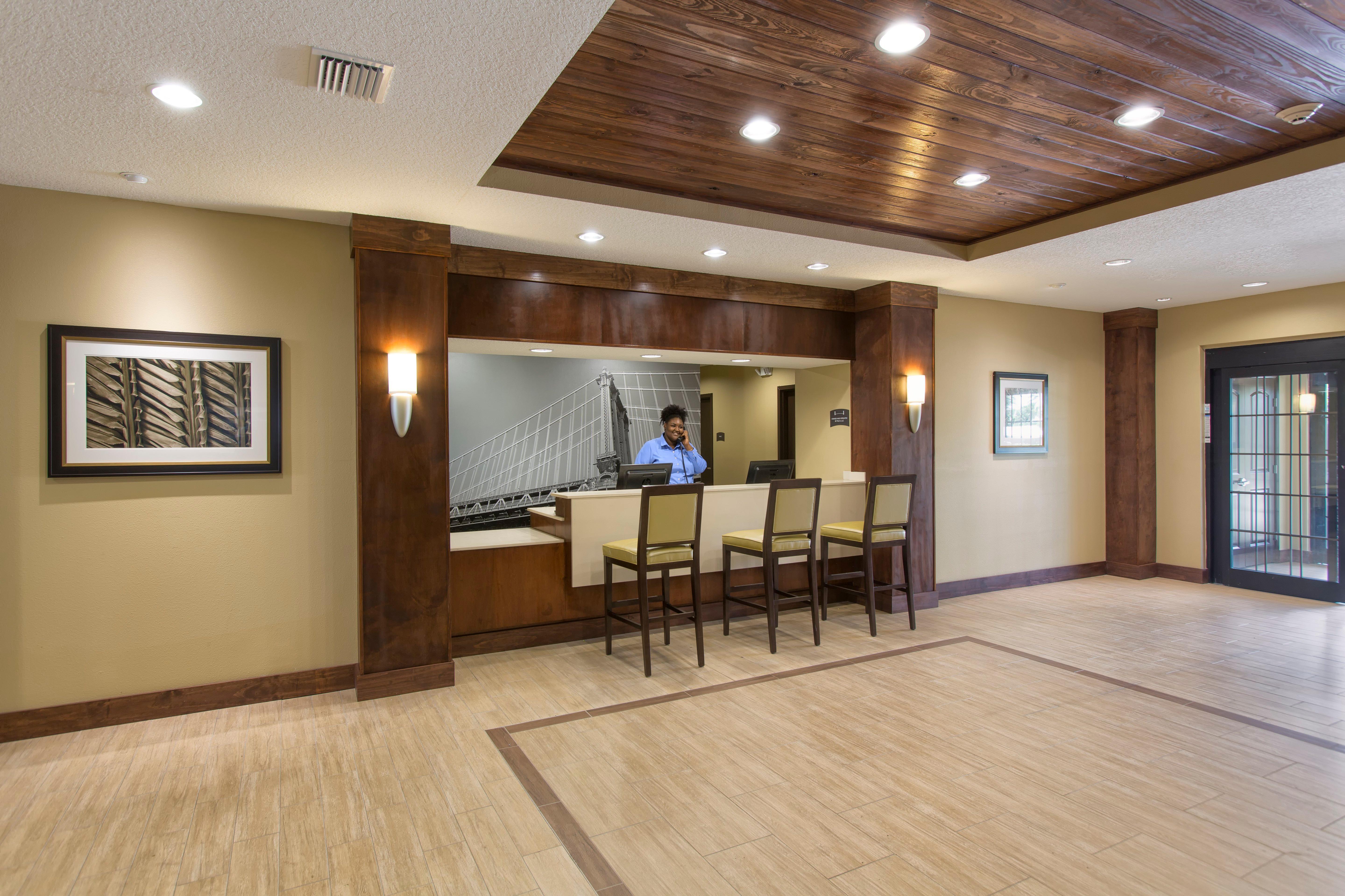 Staybridge Orlando At Seaworld By Ihg - Free Parking & Shuttle To Seaworld Parks 3*