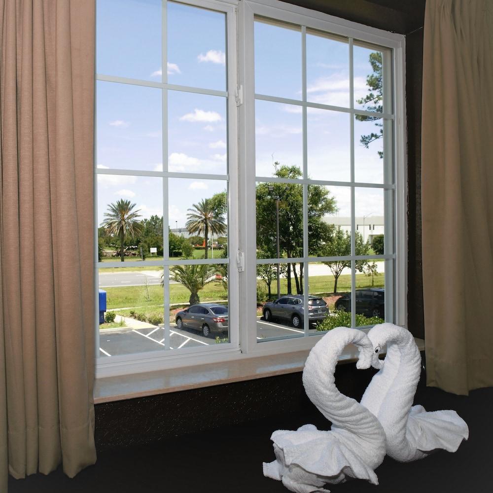 Microtel & By Wyndham Airport Jacksonville