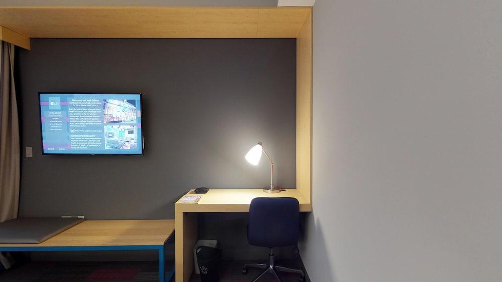 Aloft Hotel 3*