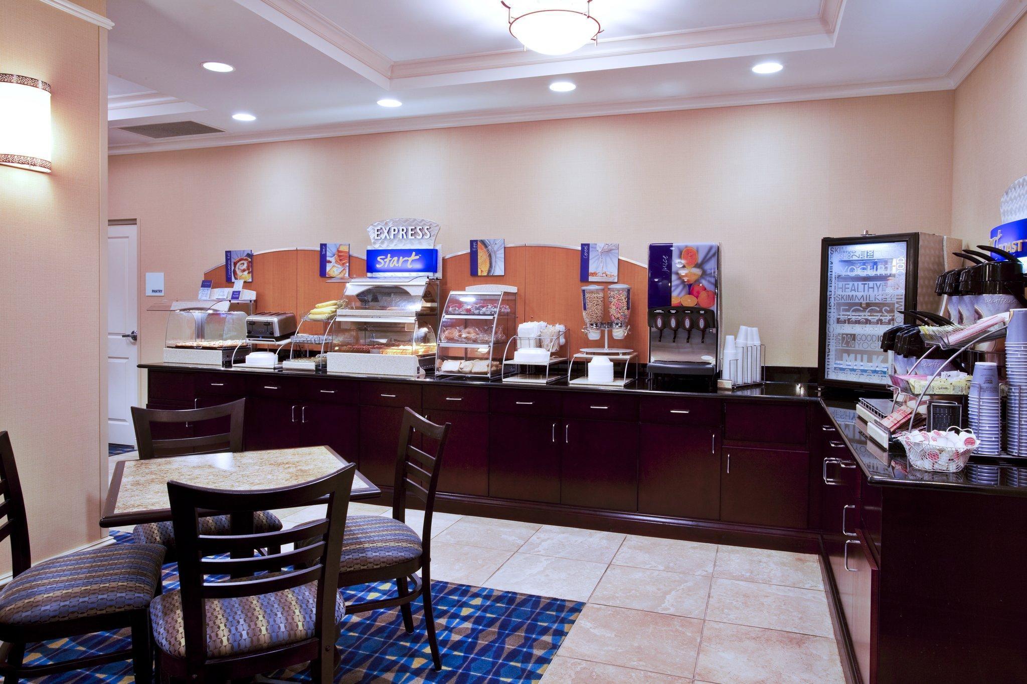 Express & Pierce West By Ihg