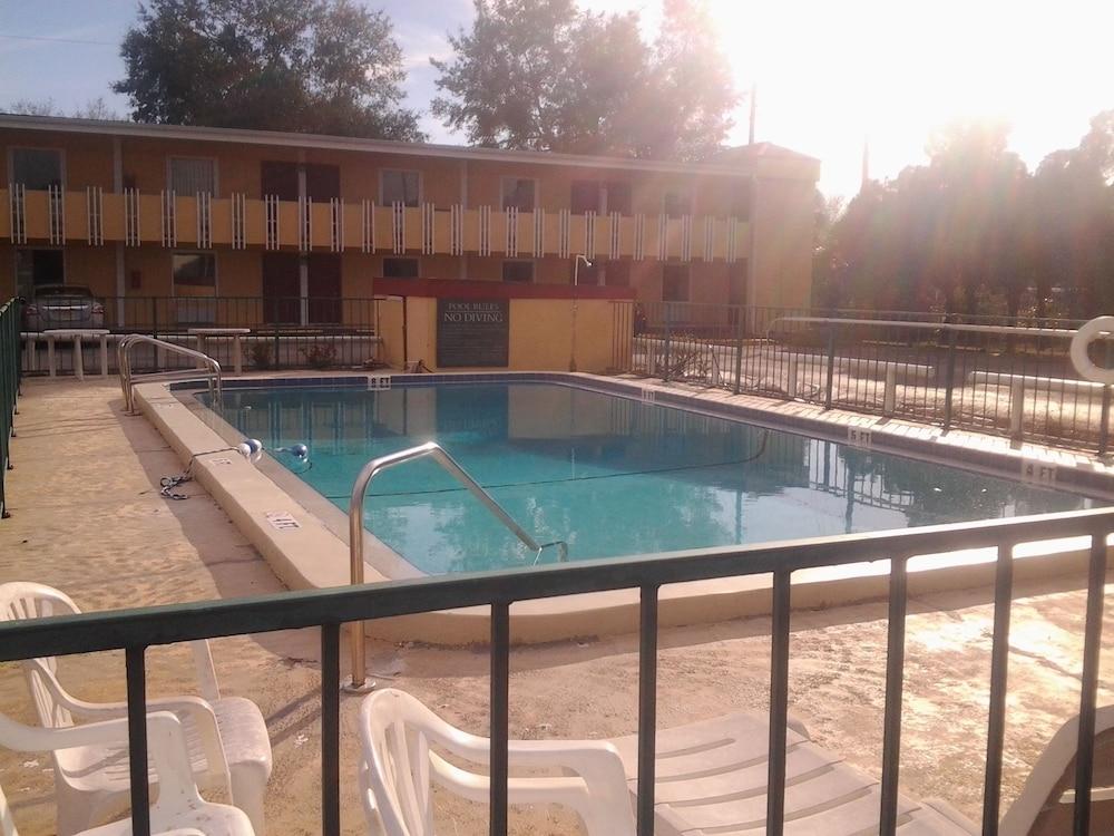 Budget Motel