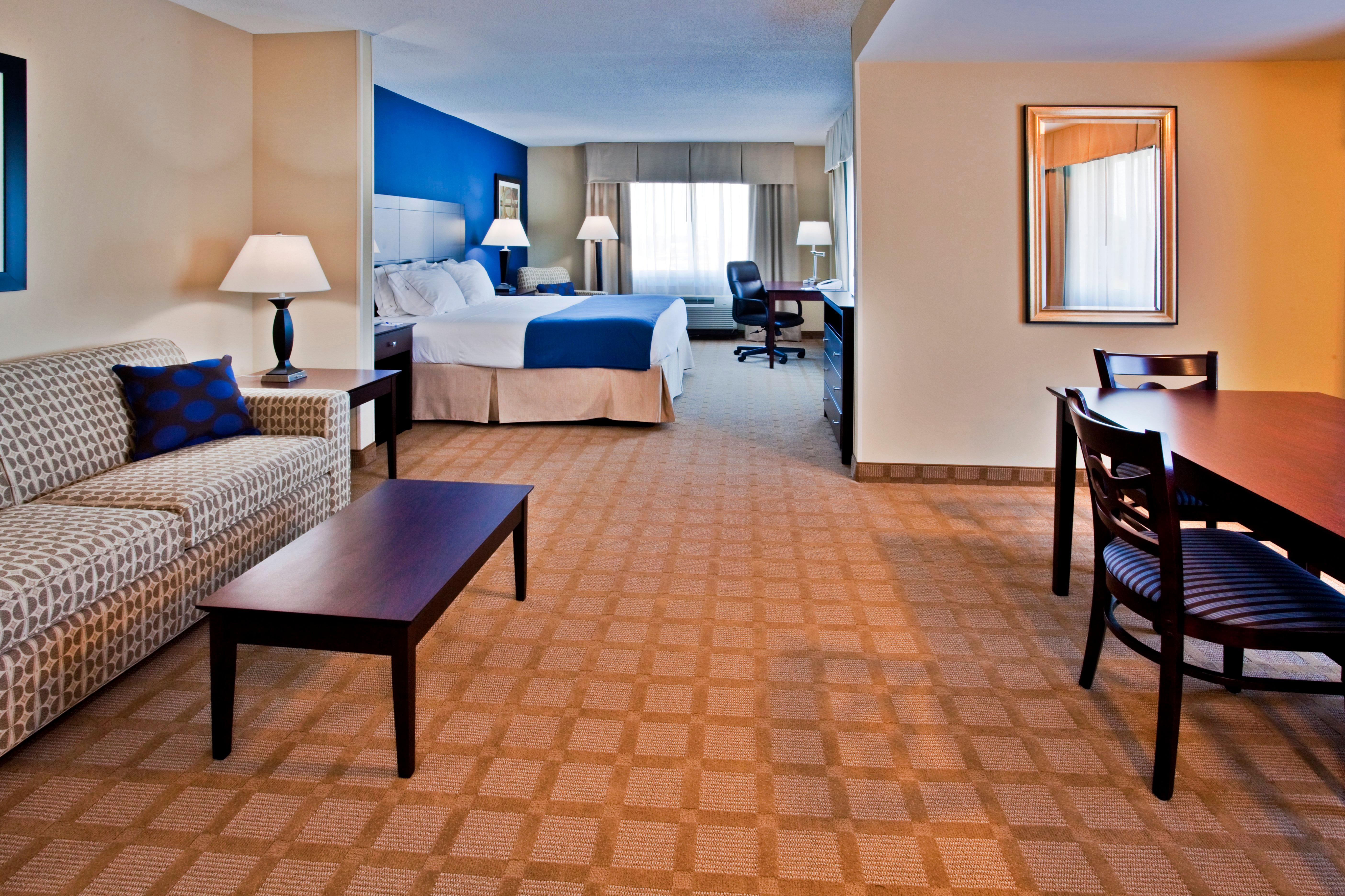 Express & Pierce West By Ihg Hotel 3*