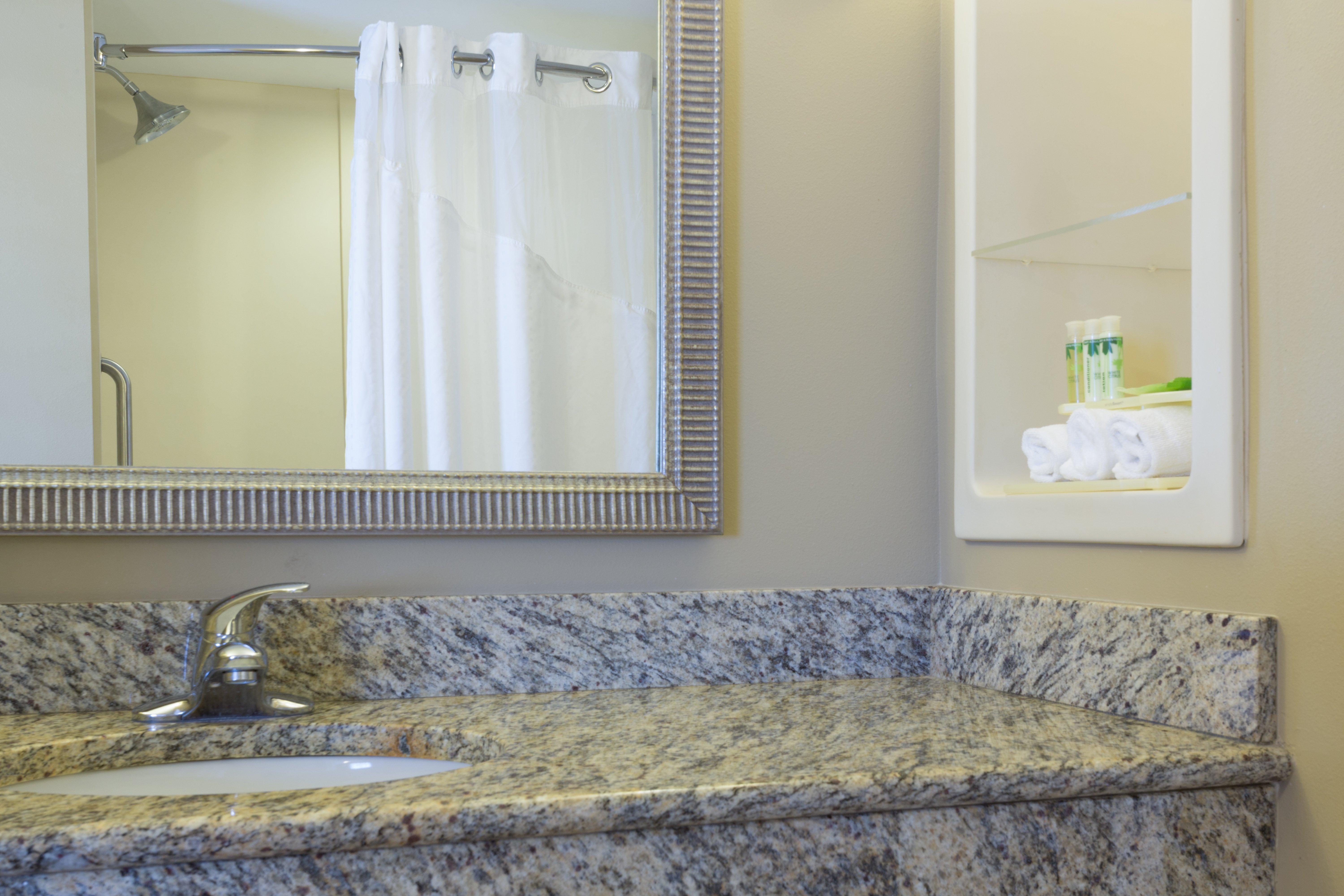 Express & Pierce West By Ihg
