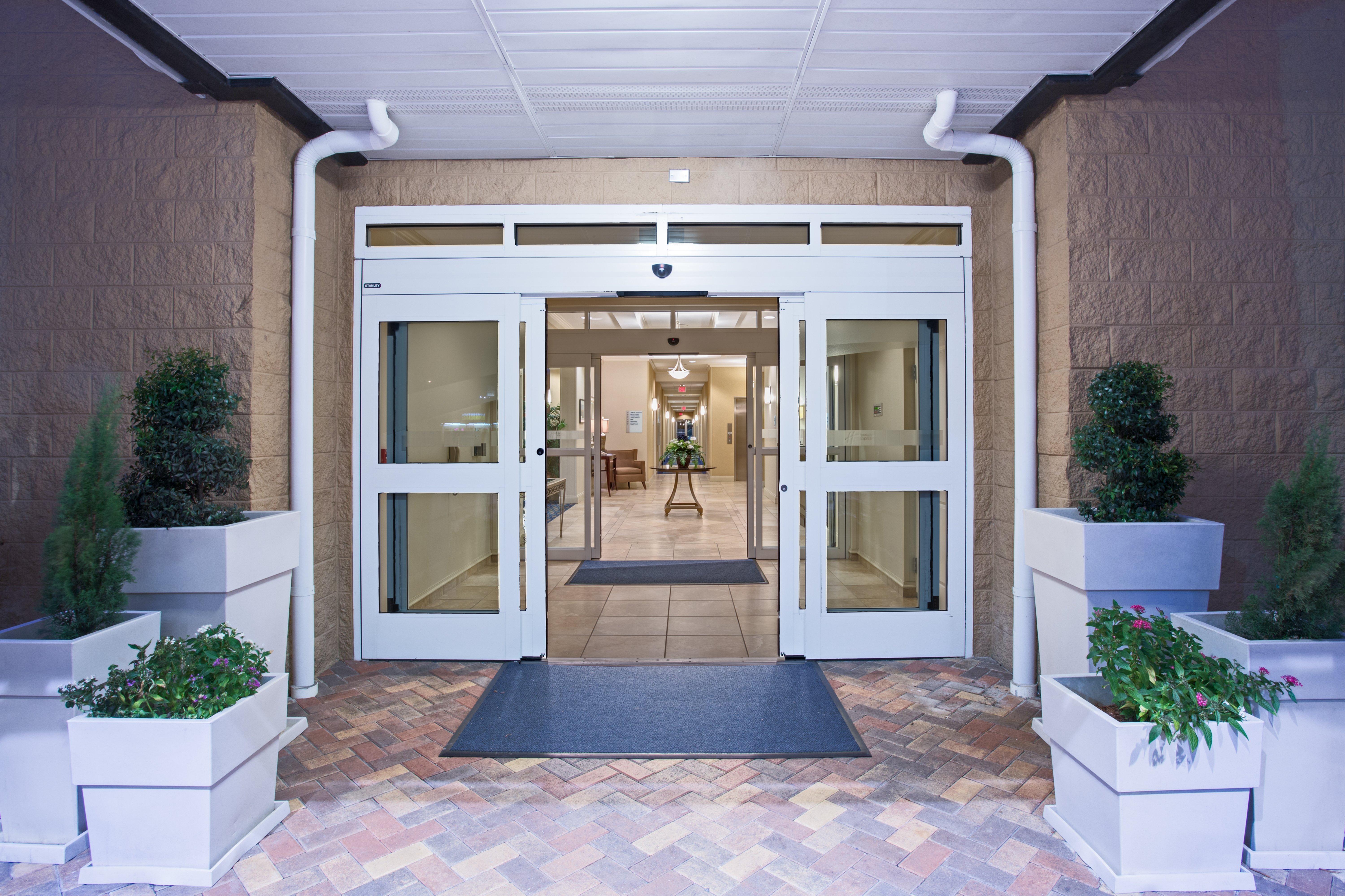 Express & Pierce West By Ihg 3*