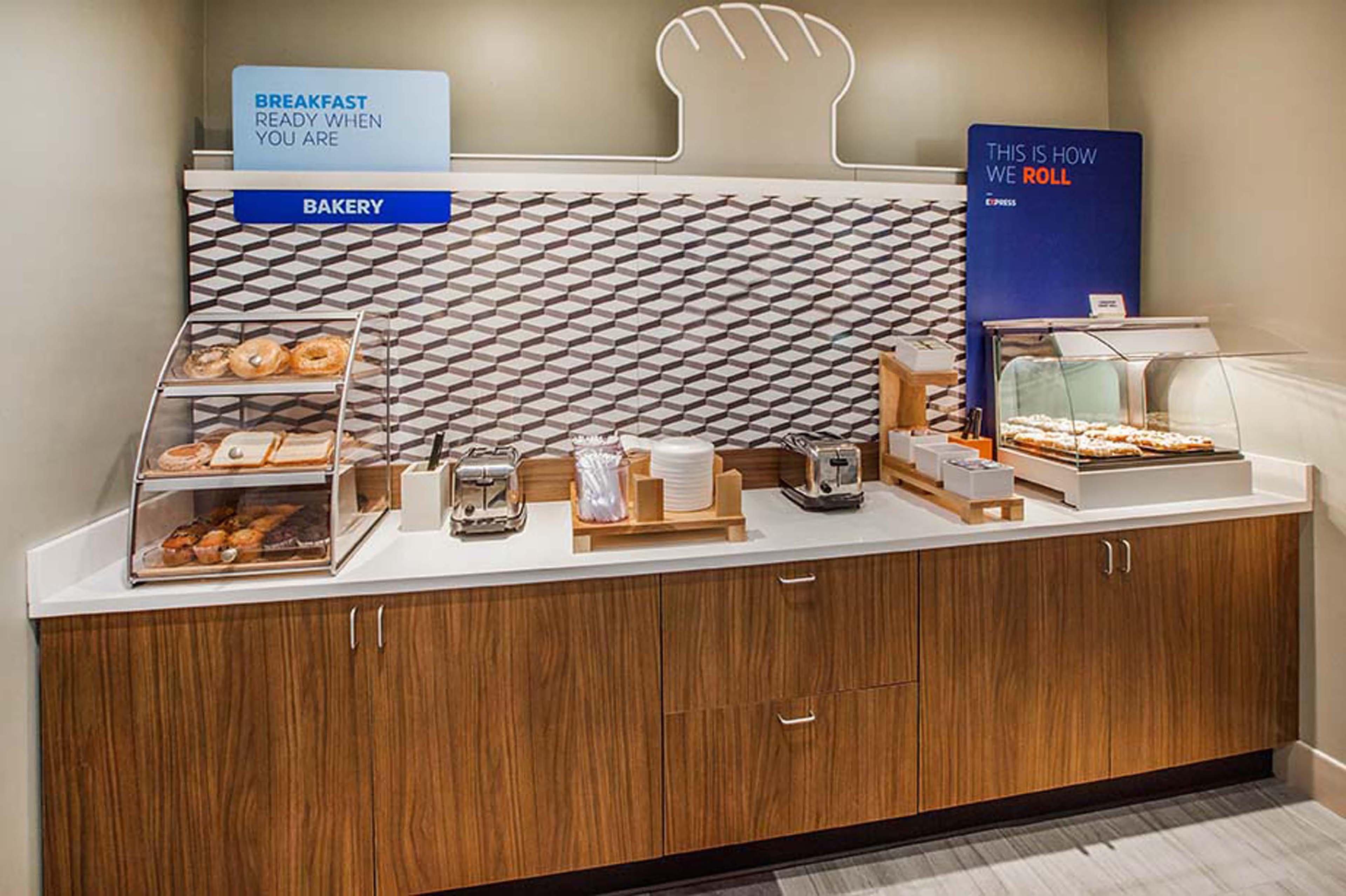 Express & Pierce West By Ihg Fort Pierce