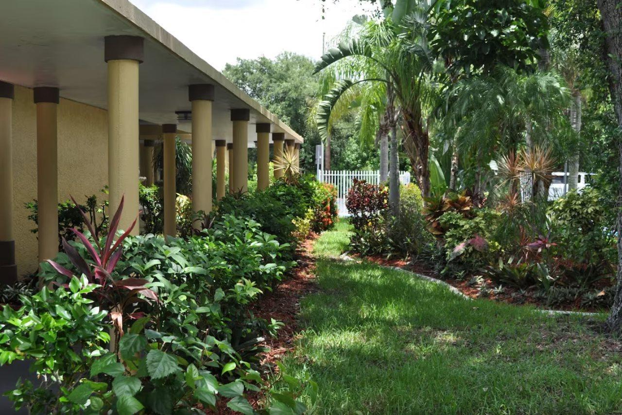 Hotel Ramada By Wyndham Cocoa