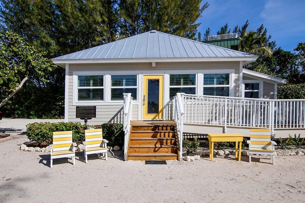 Island Hotel
