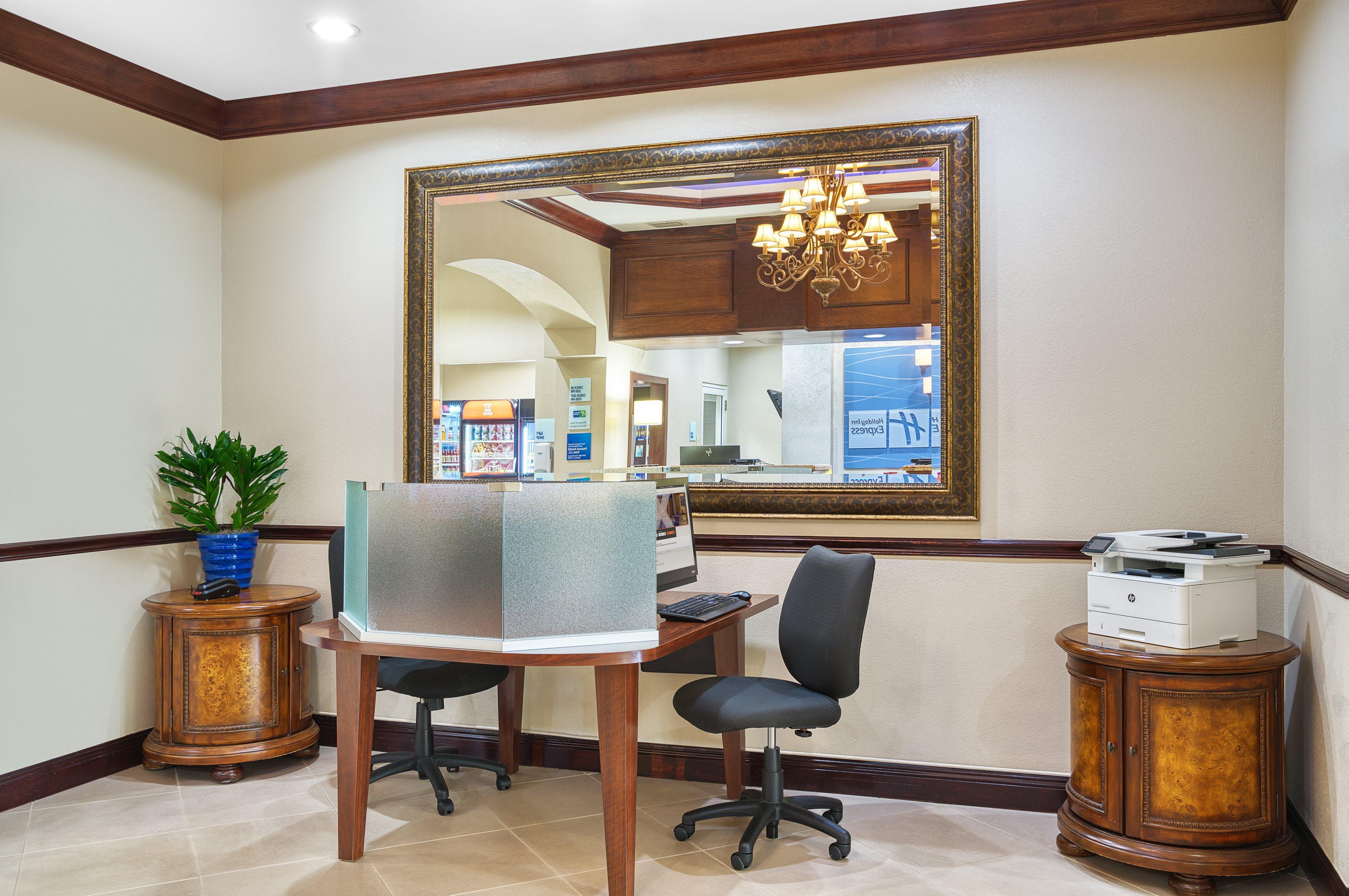 Express & Miami By Ihg Hotel