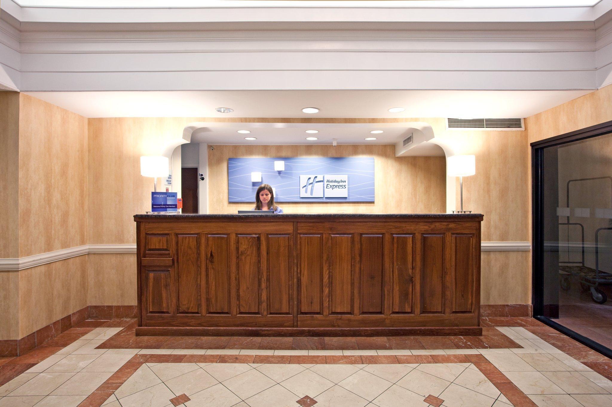 Hotel Express & East I-10 By Ihg Milton